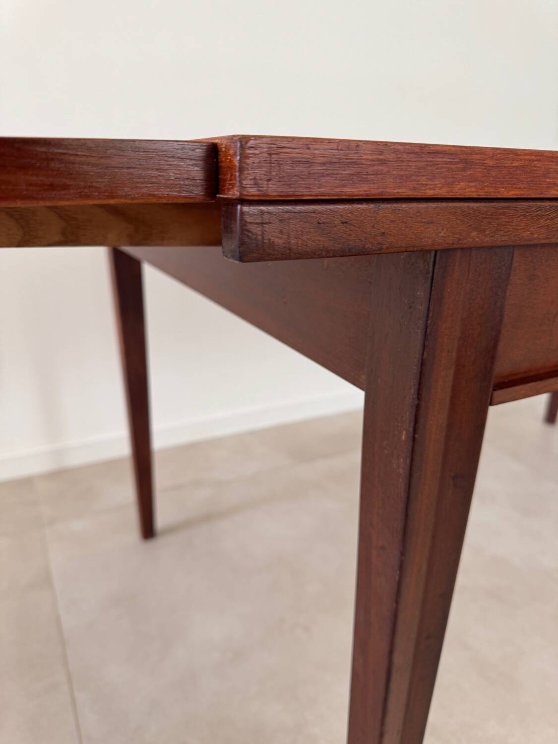 Table à manger vintage teck scandinave