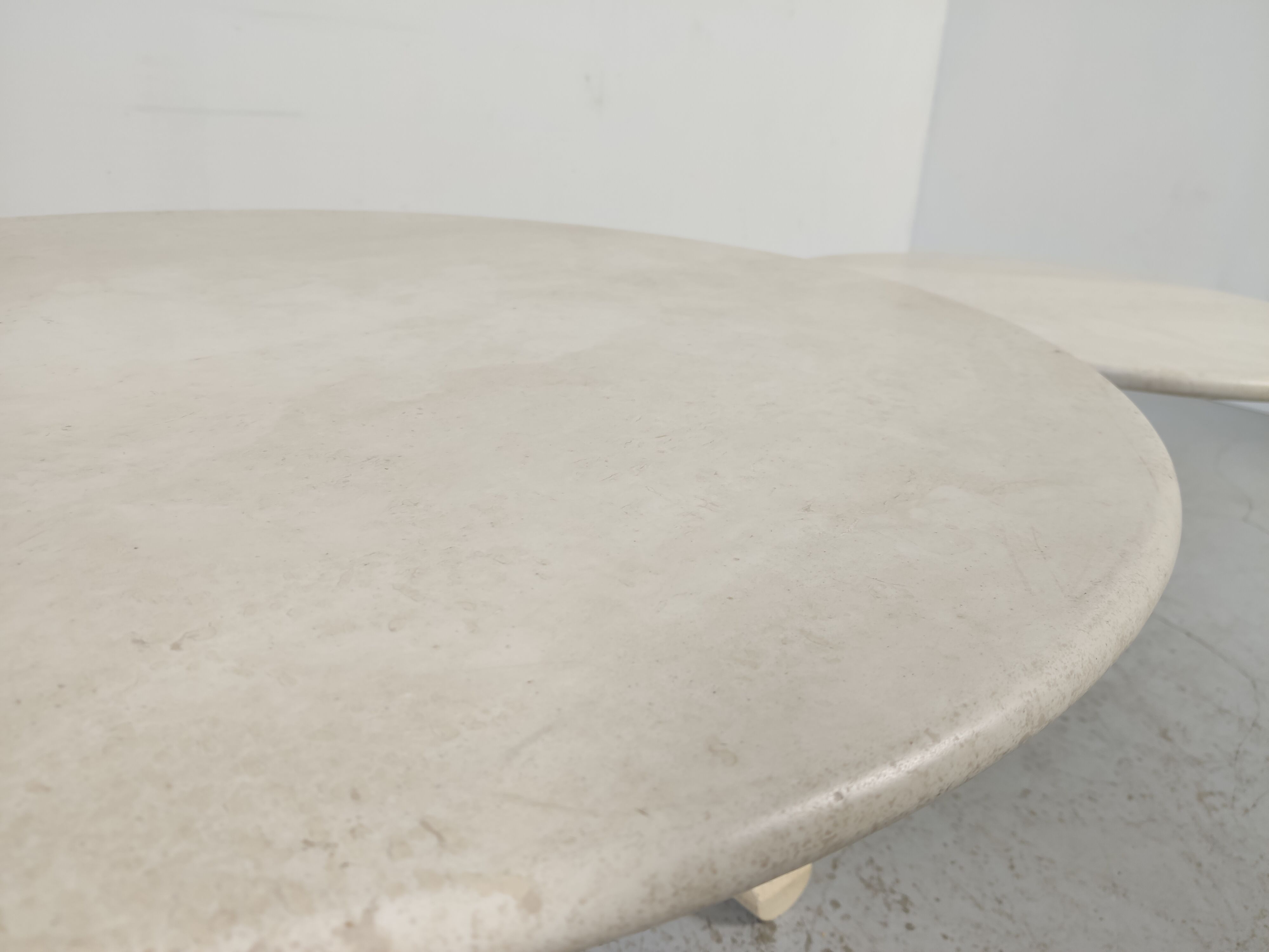 Two modular rotating trays coffee table