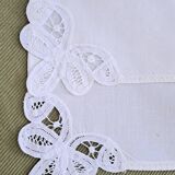Nappe brodée fait à la main en Belgique