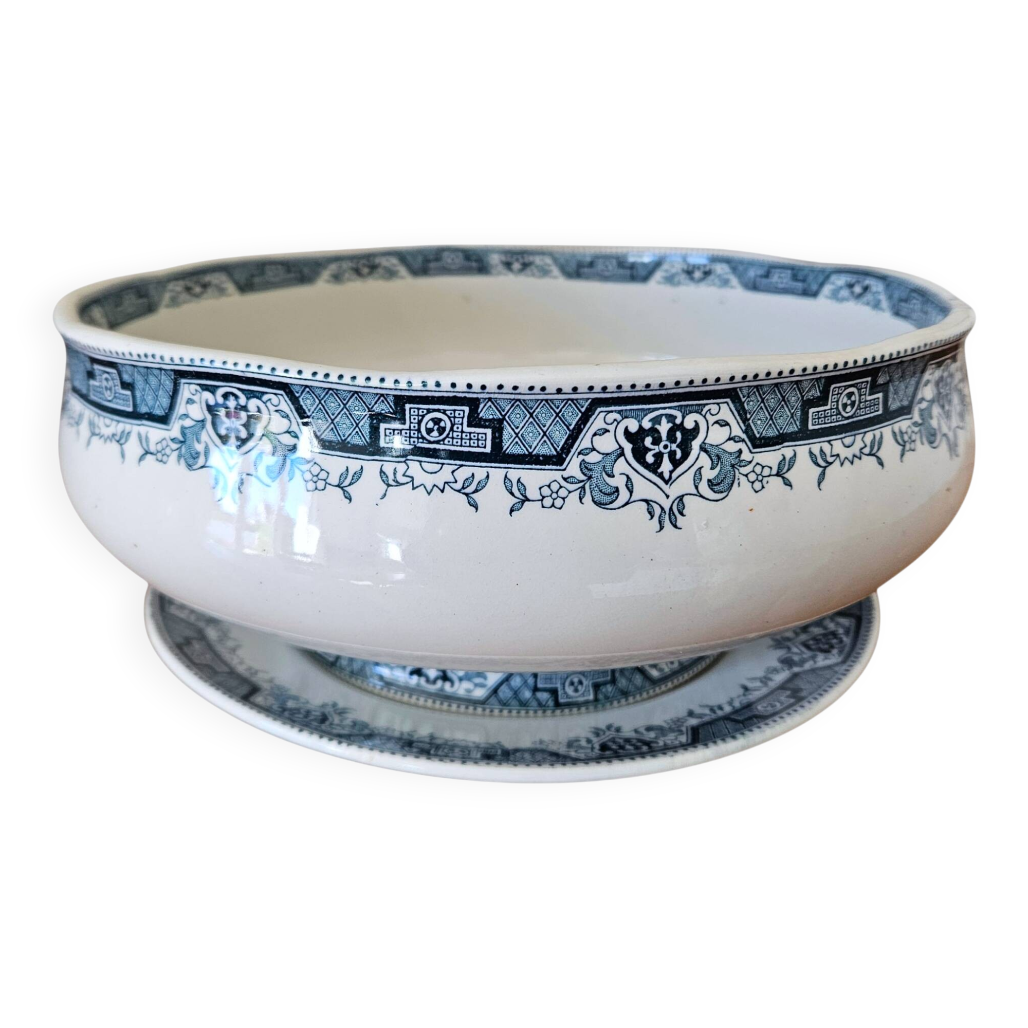 Antique footed bowl in Saint-Amand earthenware (Nord)