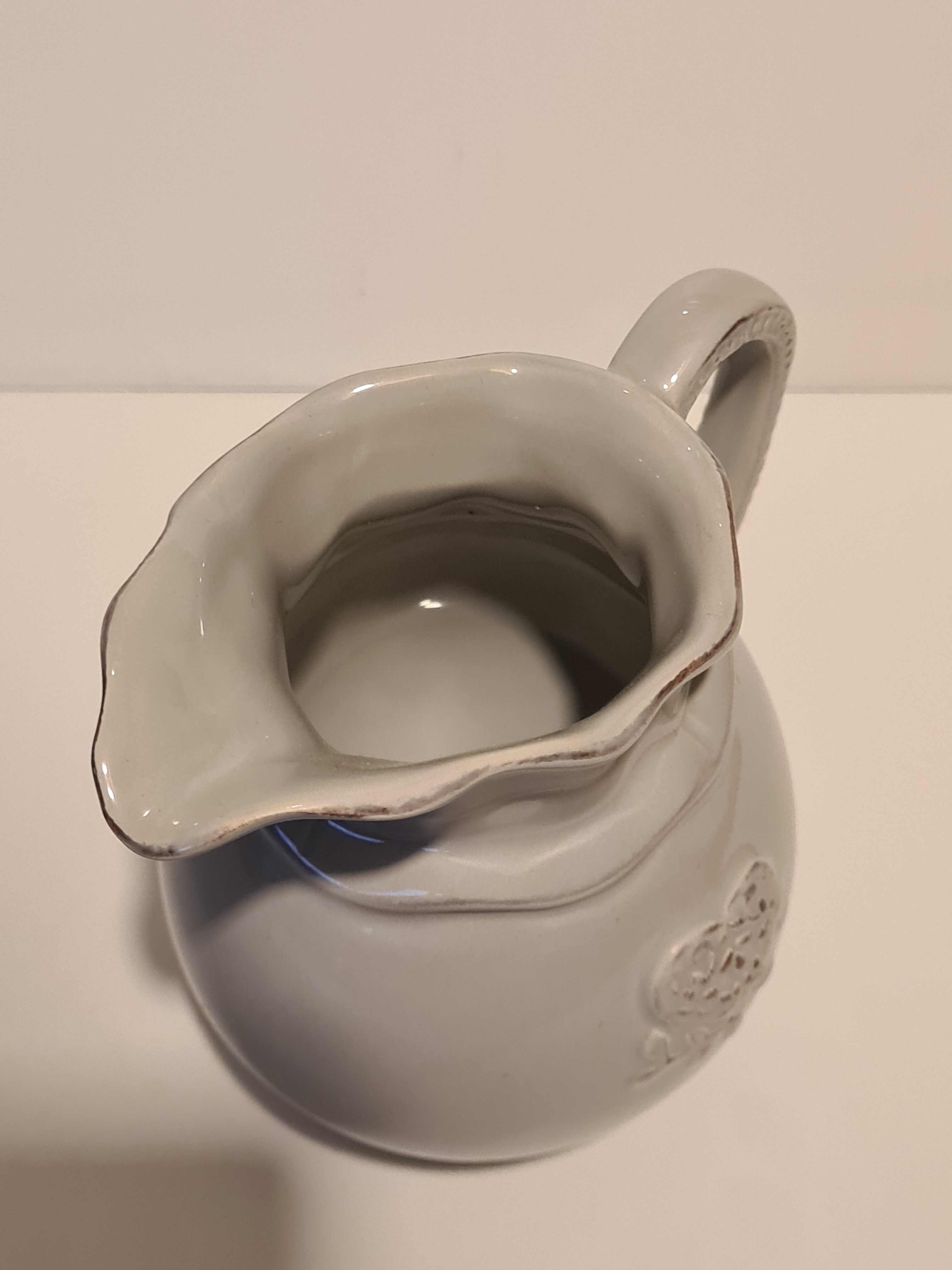 Amadeus milk pot décor hearts gray