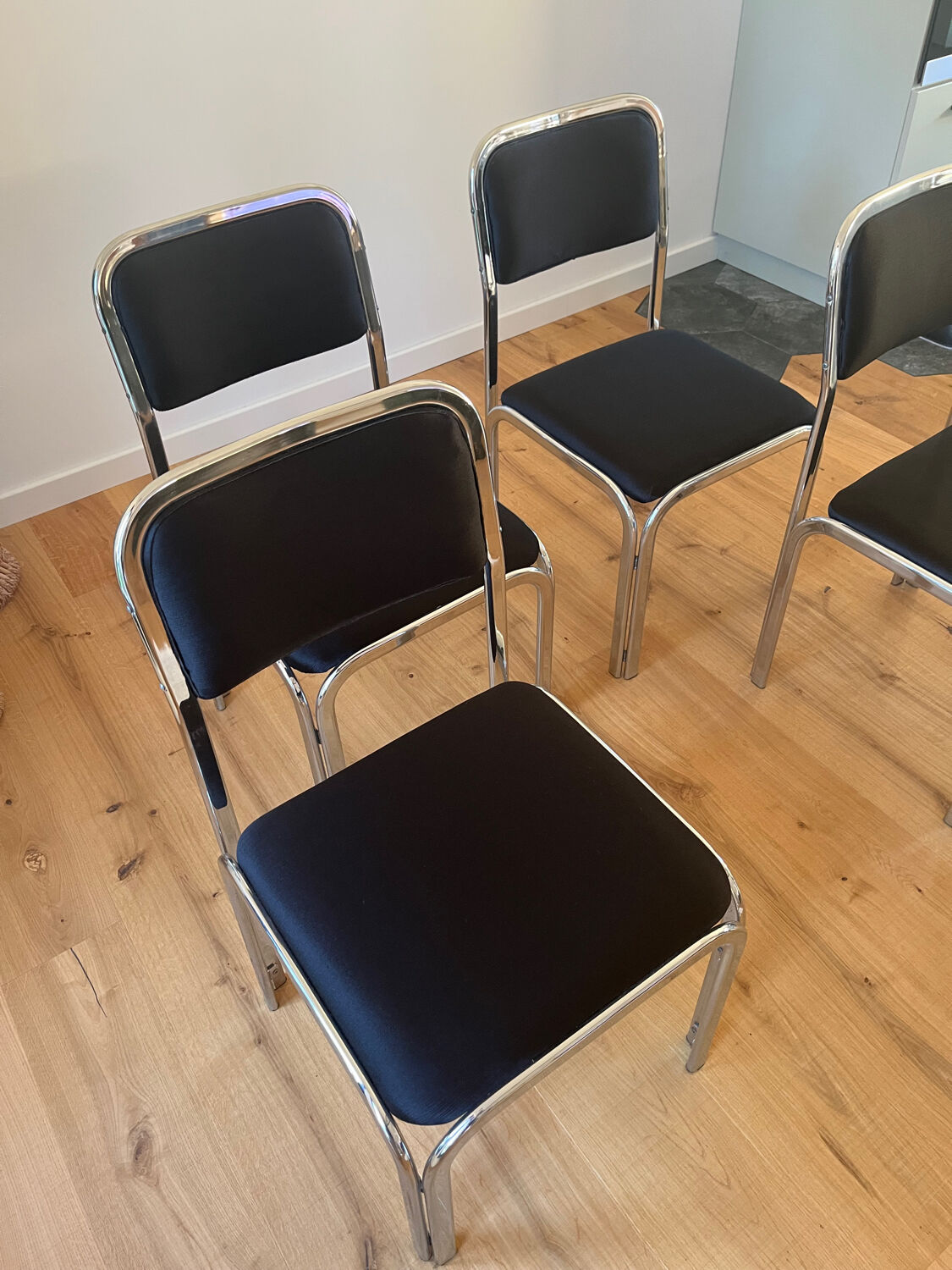 Lot de 4 chaises en acier chromé
