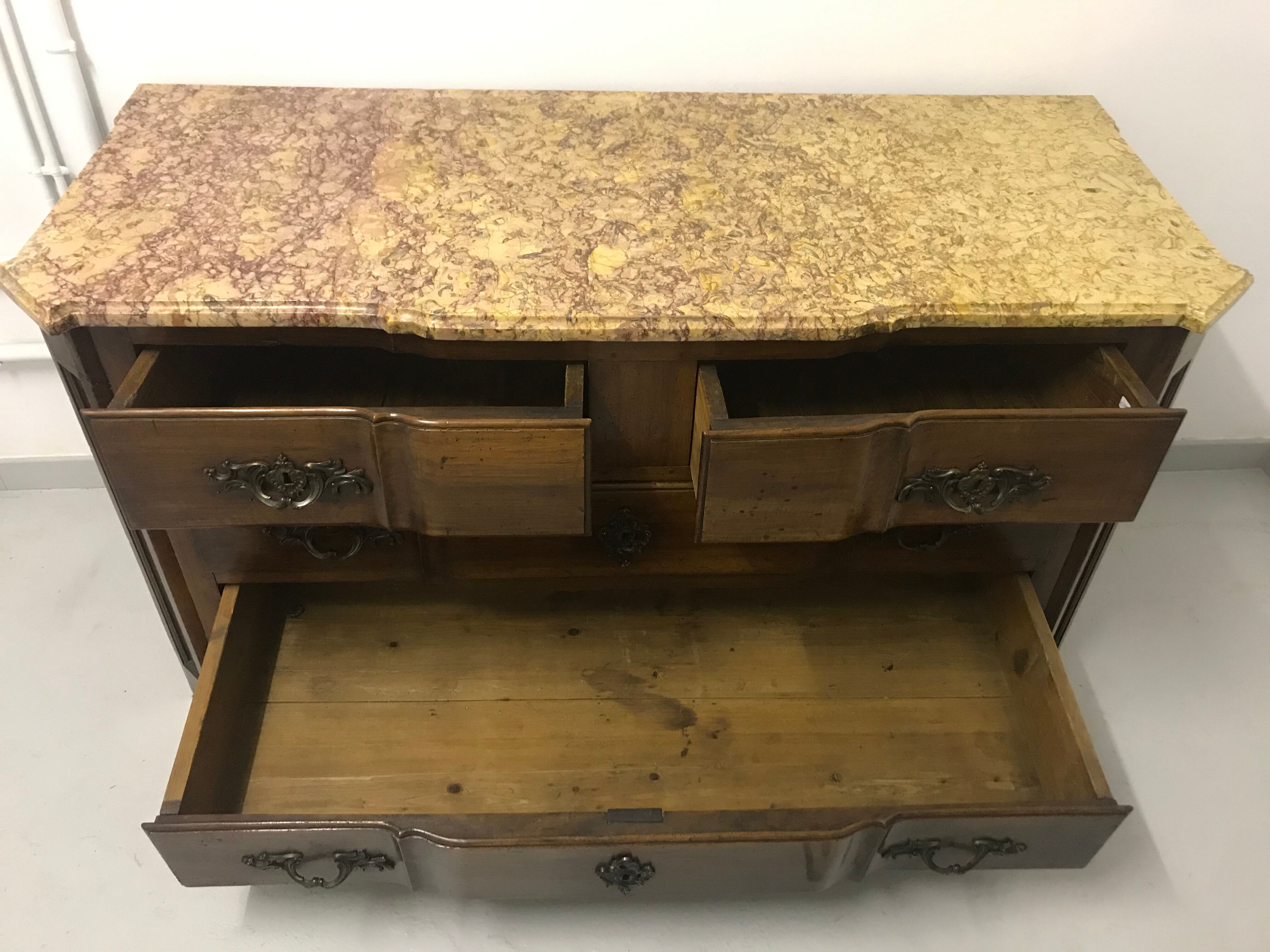 Dresser period Louis XIV walnut