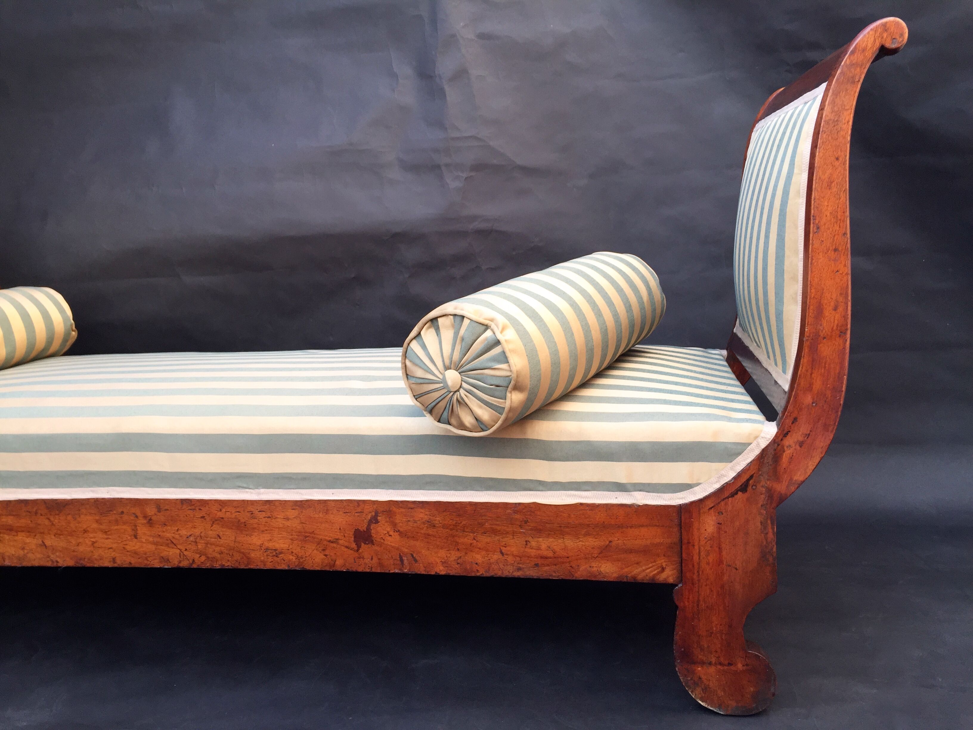 Walnut recamier bench Napoleon III daybed mid-nineteenth century
