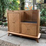 Buffet asymmetrical compass feet