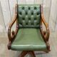 Fauteuil de bureau anglais Chesterfield en cuir vert
