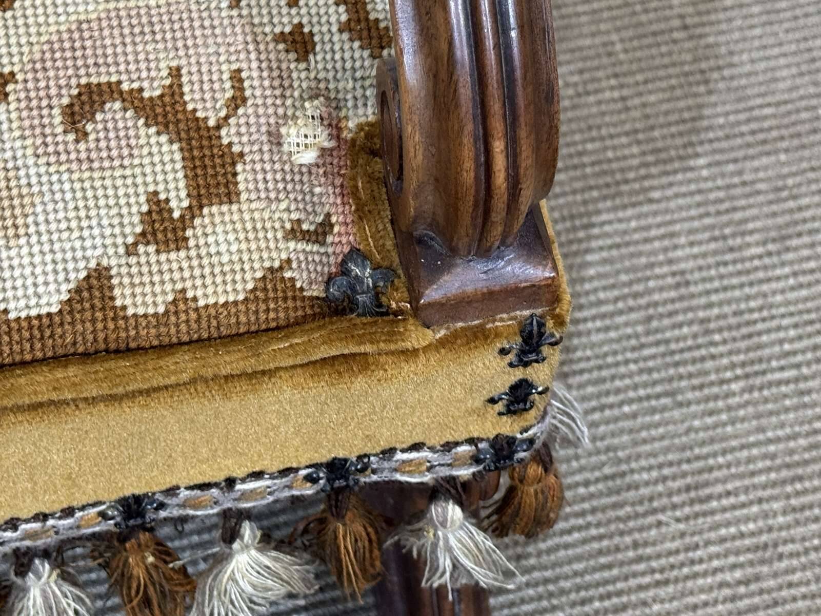 Banquette de fenêtre en noyer début XXème