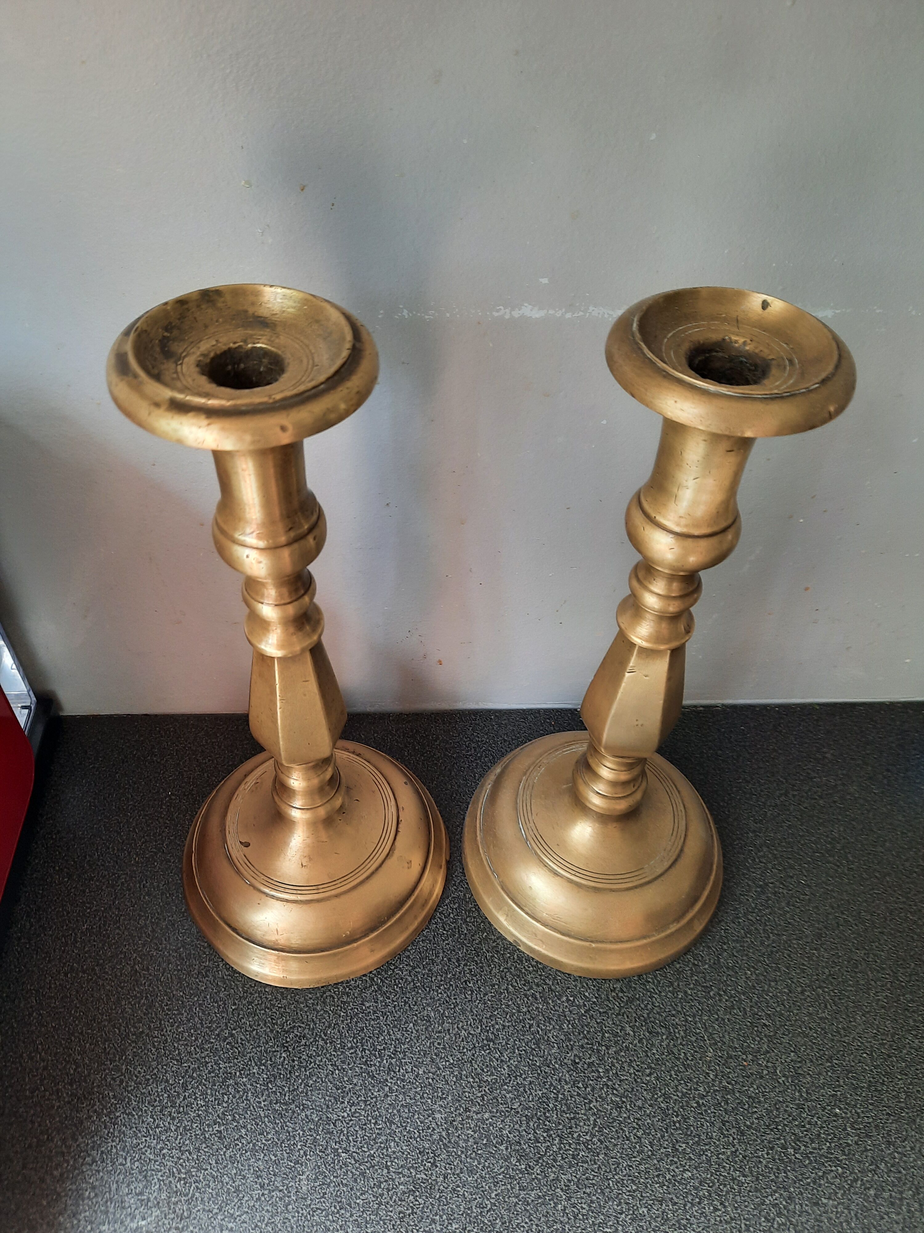 Candlestick pair