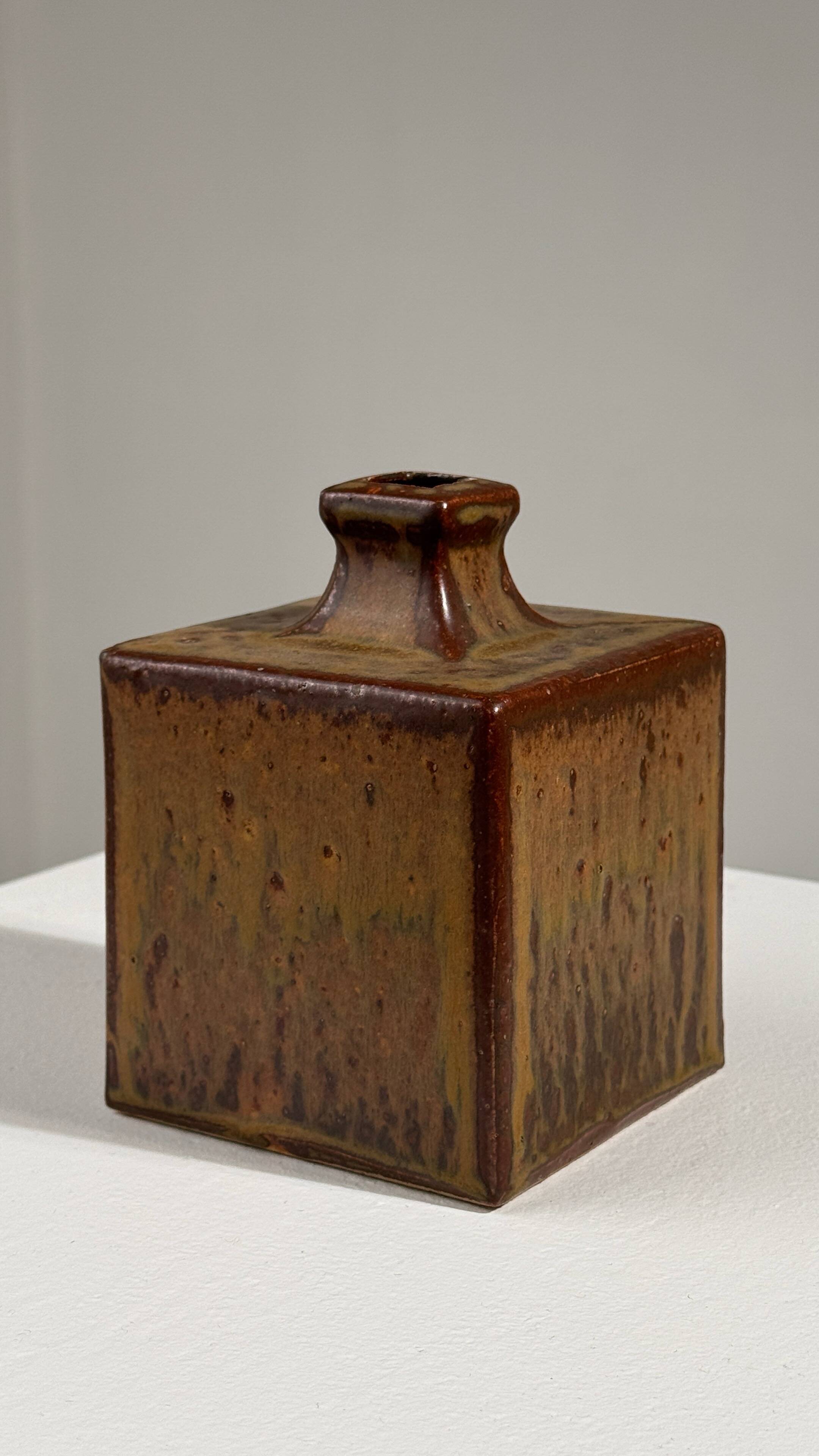 Square-shaped ceramic soliflore vase