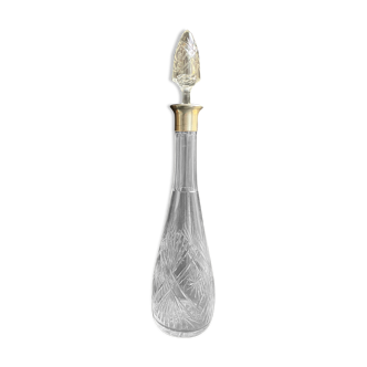 Carafe en cristal soufflé, taillé et col en argent