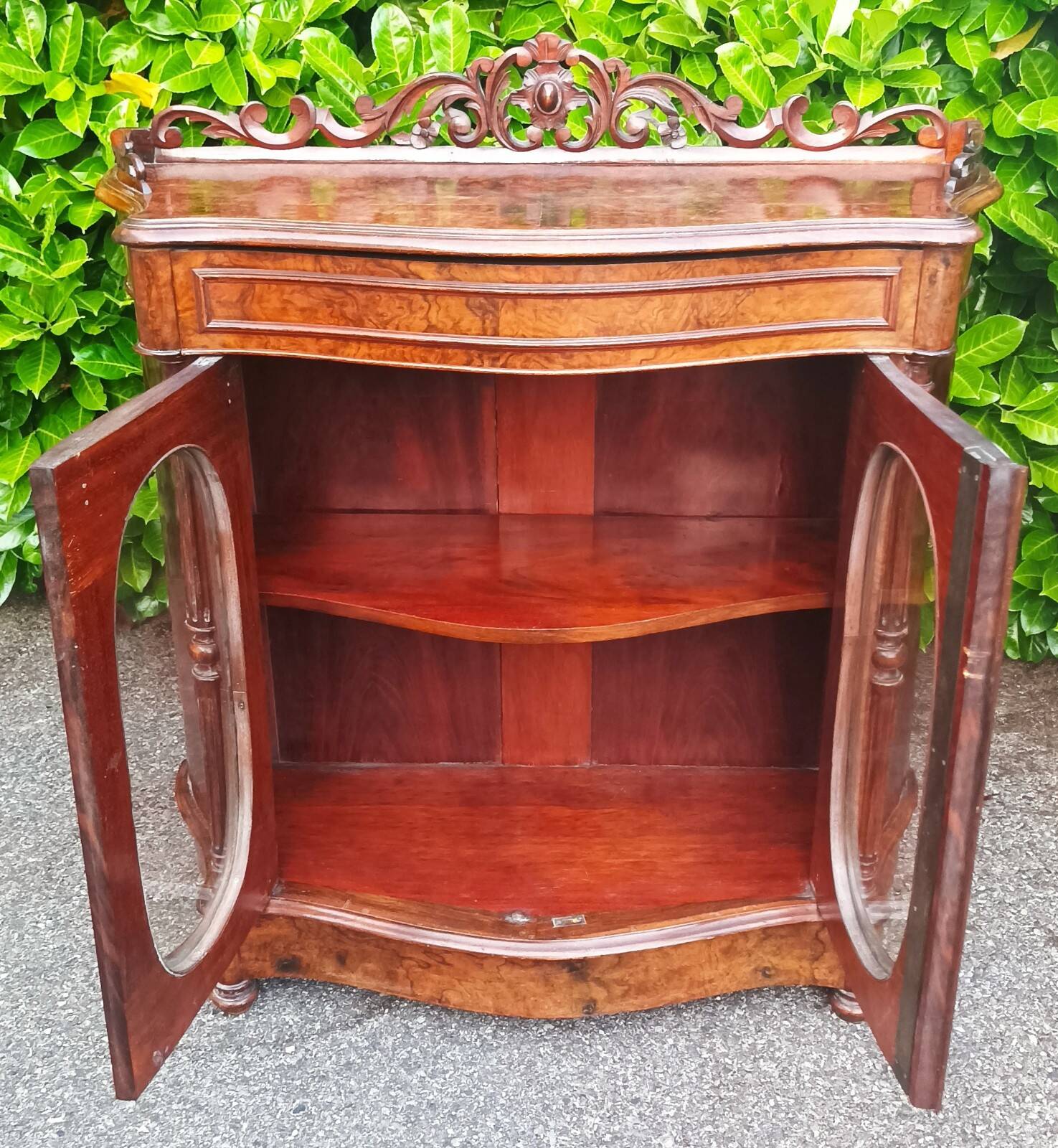 Napoleon III period display cabinet in rosewood.