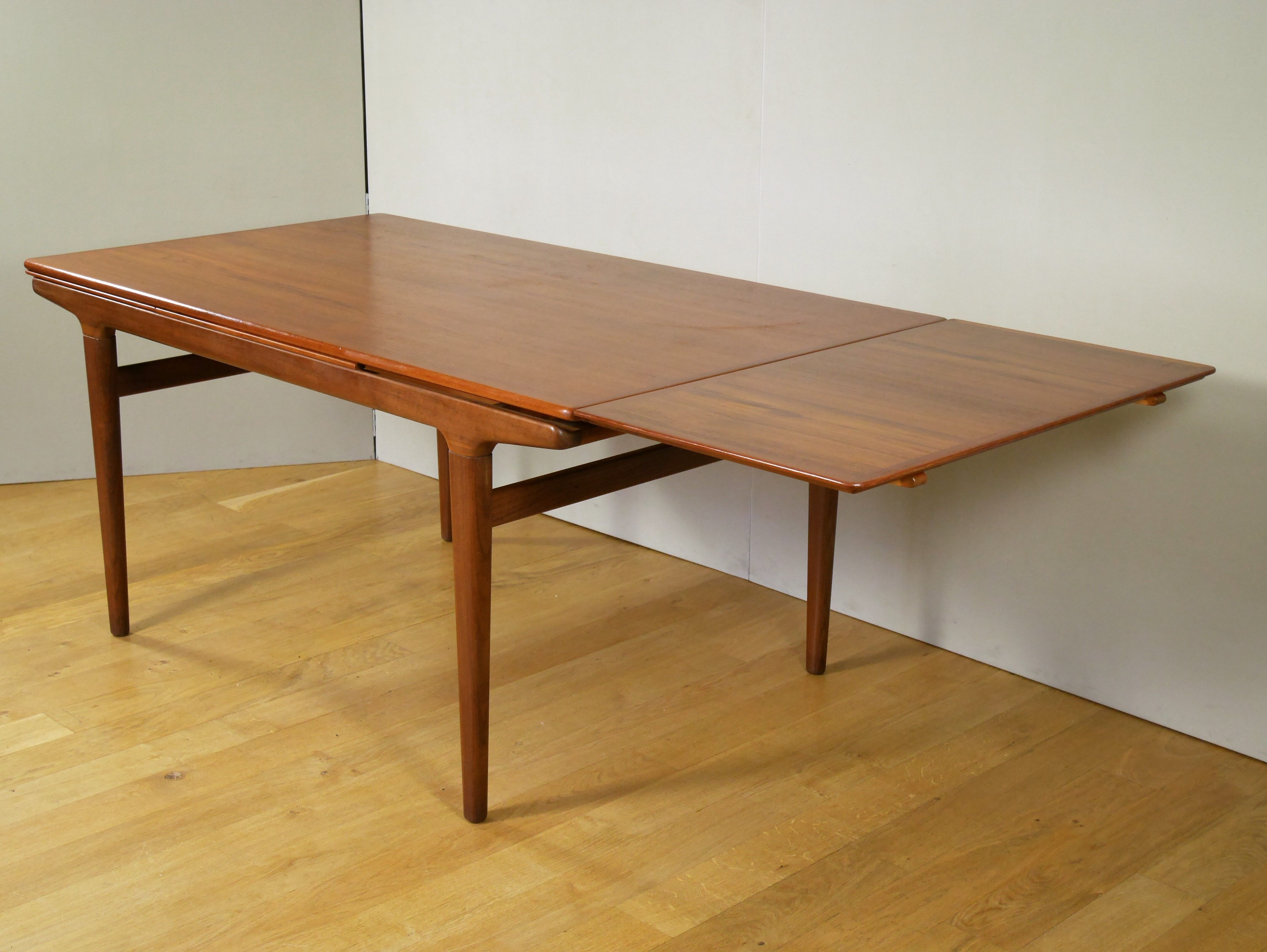 Scandinavian dining table by Johannes Andersen 2 extensions 60s