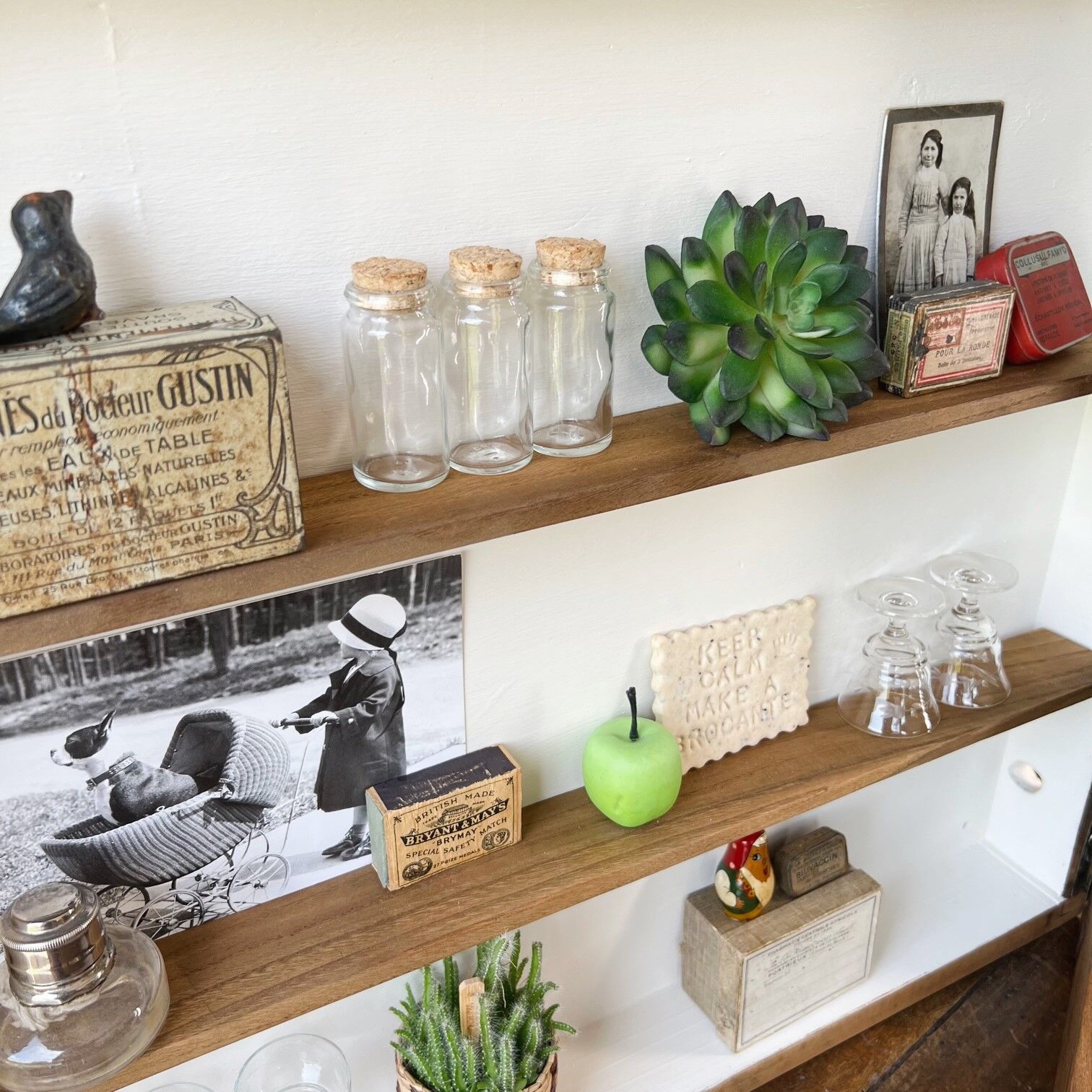 Restaurant wall showcase