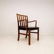 Fauteuil mi-siècle Ole Wanscher pour Fritz Hansen, hêtre teinté et cuir