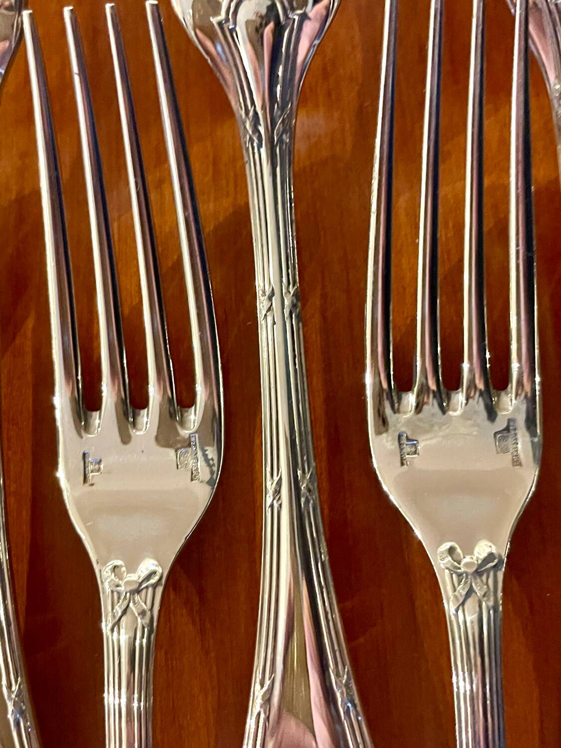 Christofle crossed ribbons, cutlery set for 6 people in new condition, 24 pieces.
