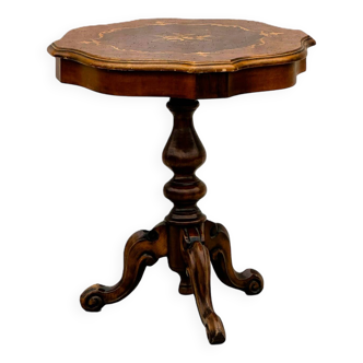 Pedestal table