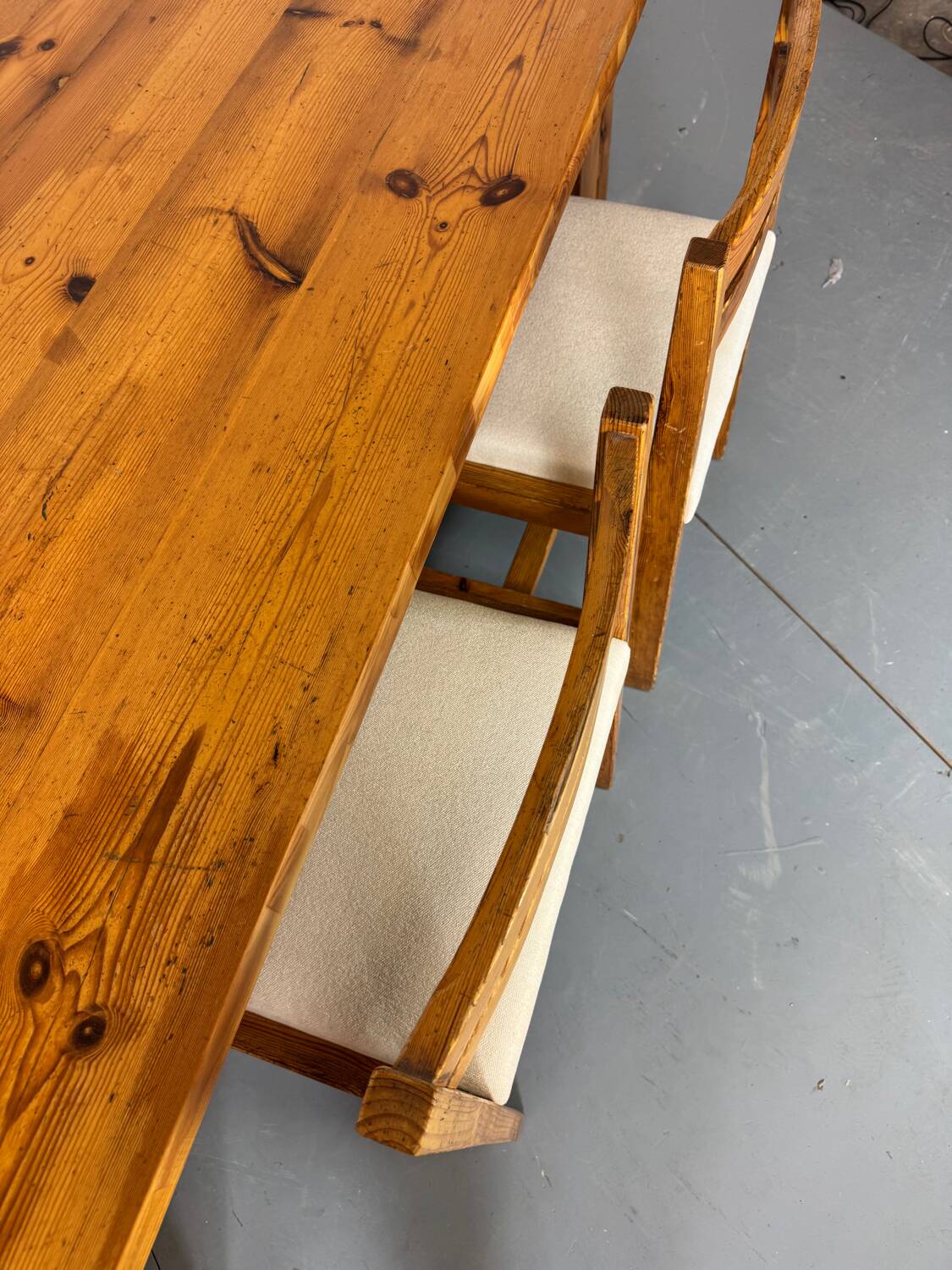 Ensemble de salle à manger moderniste du milieu du siècle en pin, style Chapo, Perriand, Jeanneret, années 50