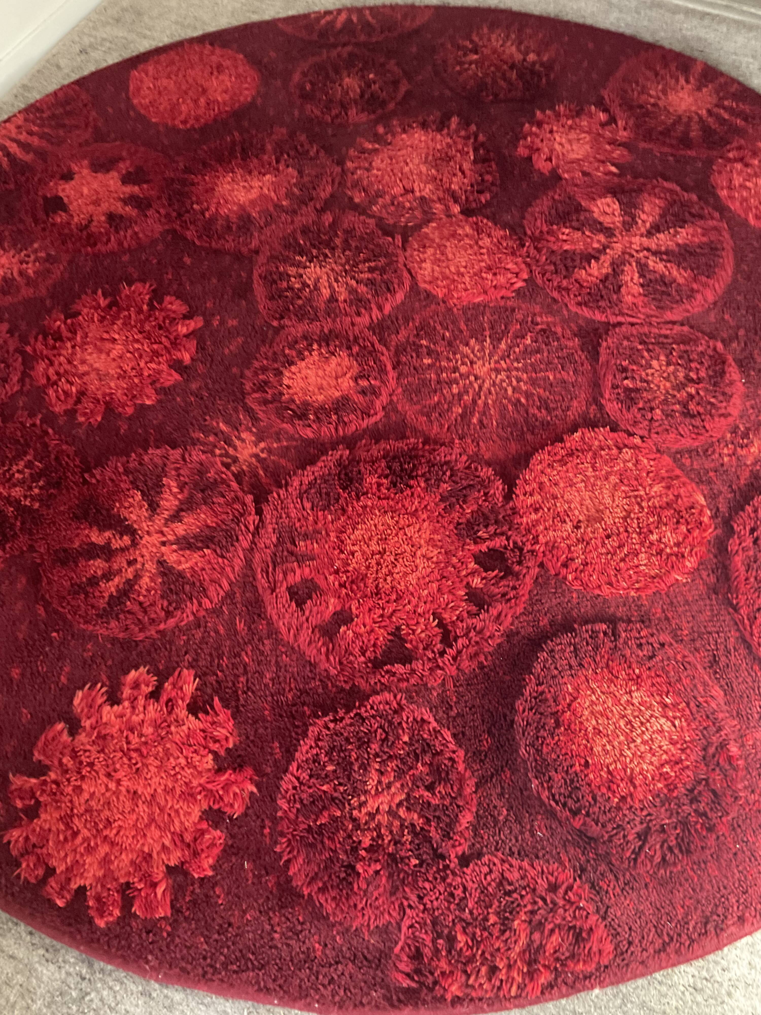 Round carpet 200cm from the 70s
