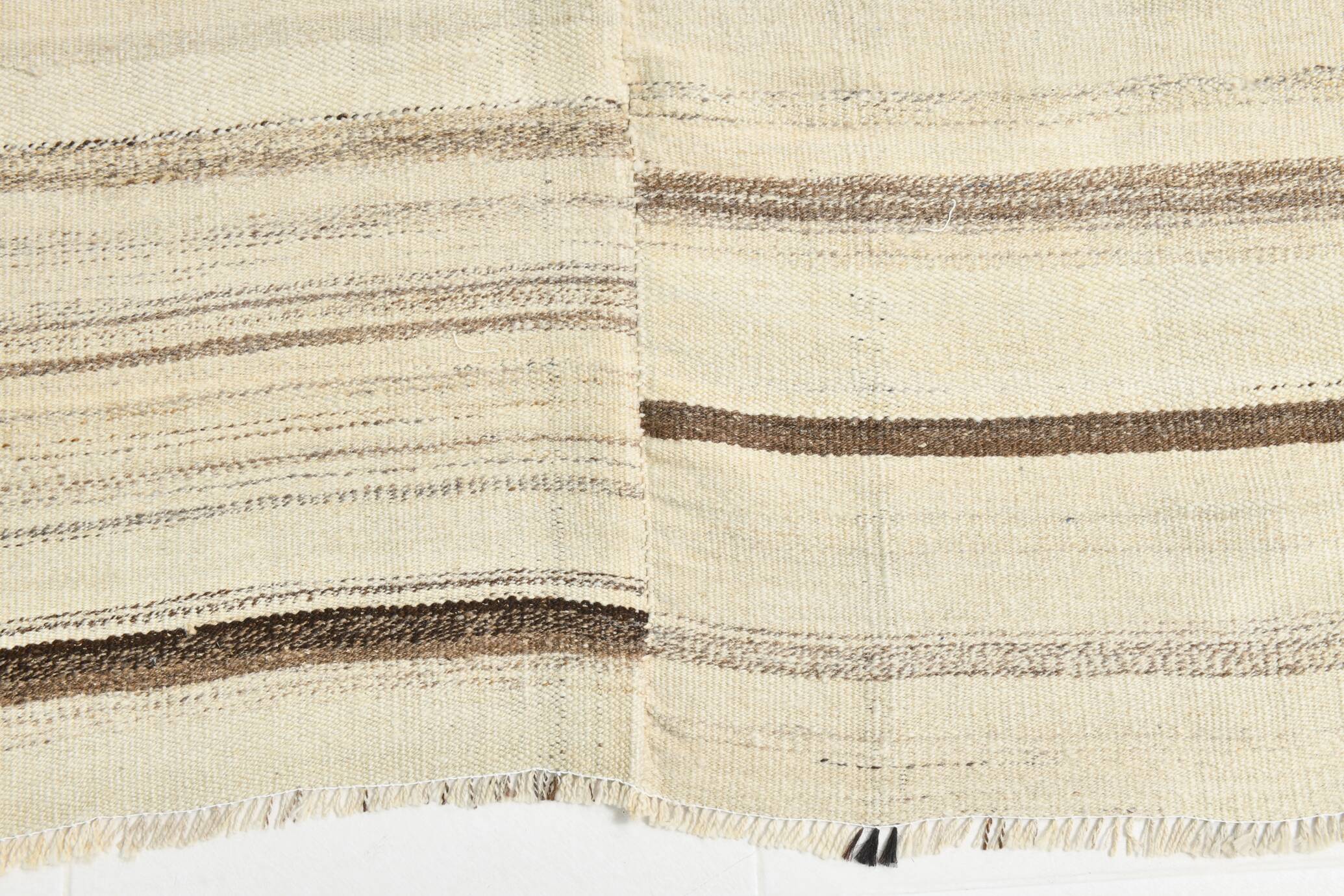 Tapis Kilim rayé crème et marron, 161 x 211 cm