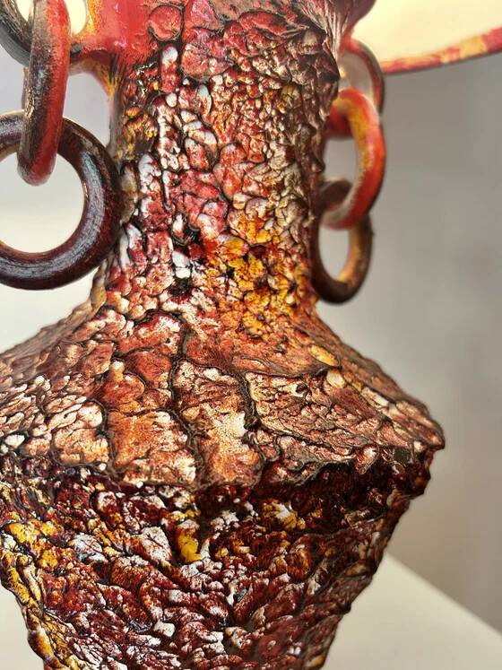 Expressive Fat-Lava vase lamp with dragon lampshade