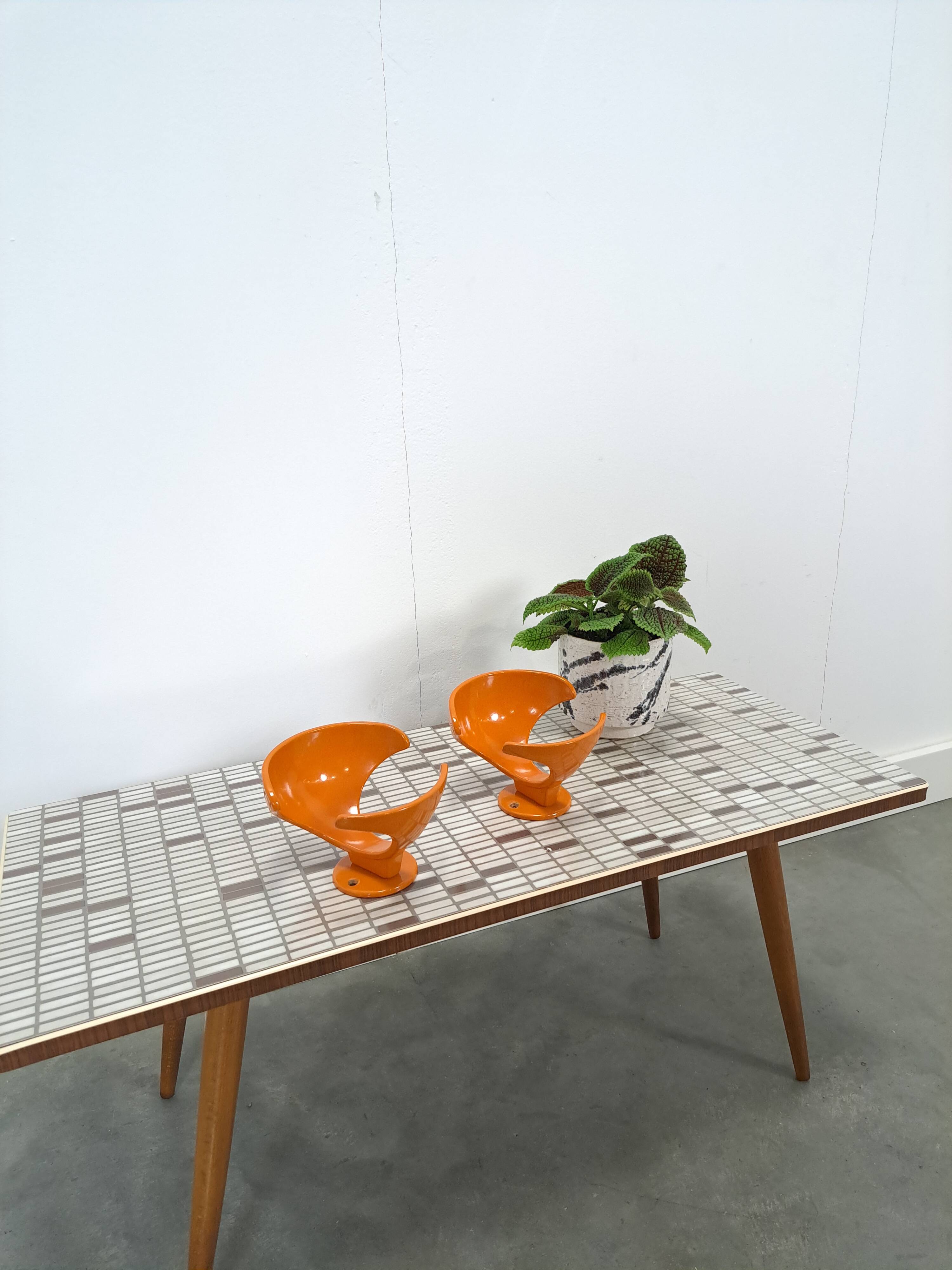 Set 2 x space age oranje haken, wandhaak, kapstok