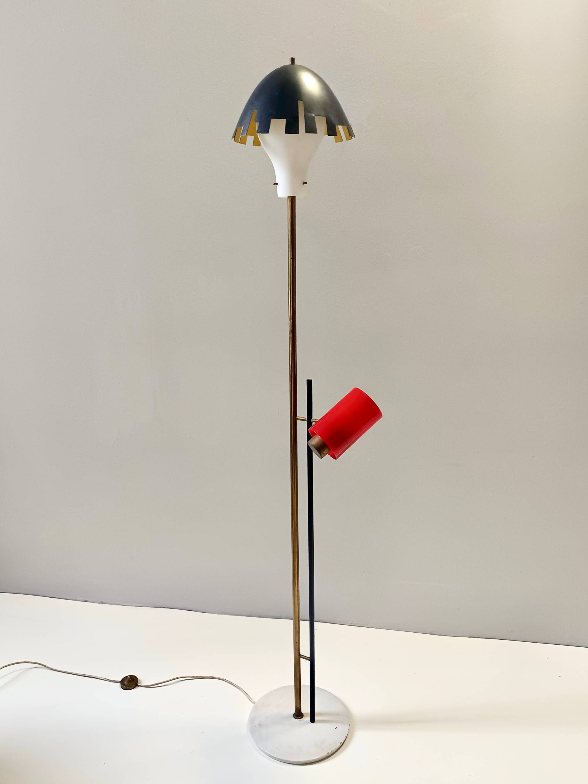 Lampadaire expérimental rare en laiton, aluminium et verre par Arredoluce, Italie