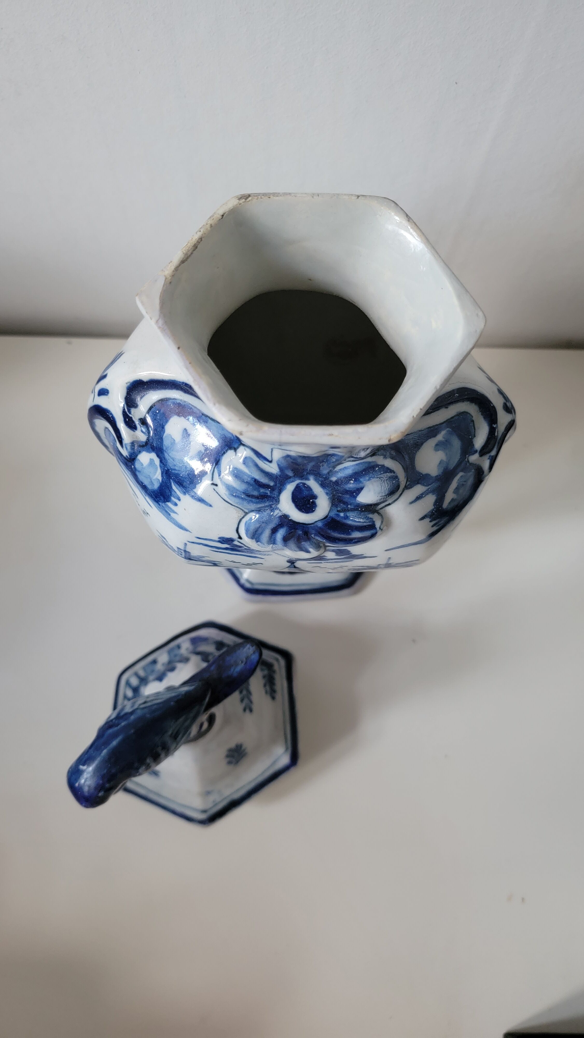 Potiche vase with Chinese lid