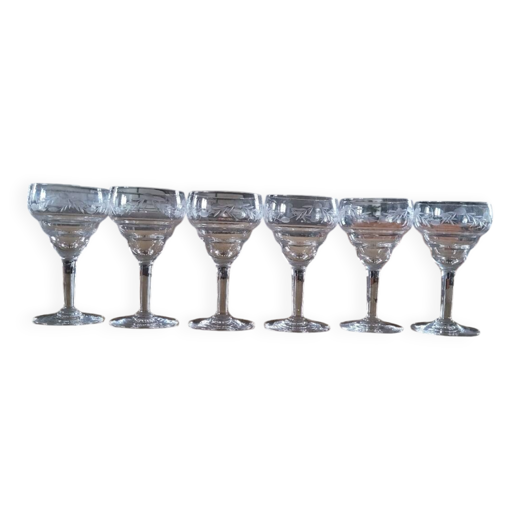 6 verres à pied anciens
