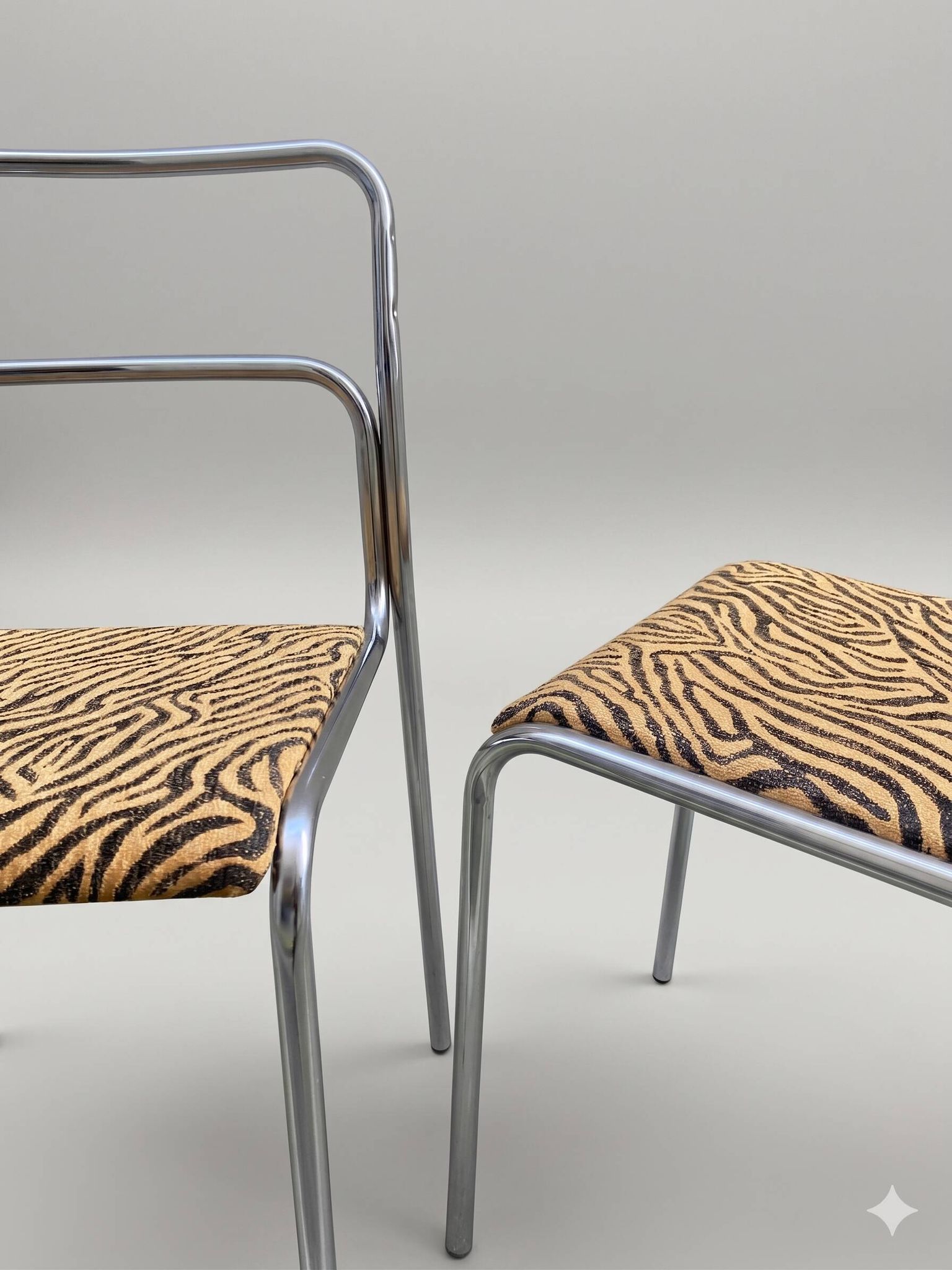 Chaise chromée style Bauhaus tissu léopard