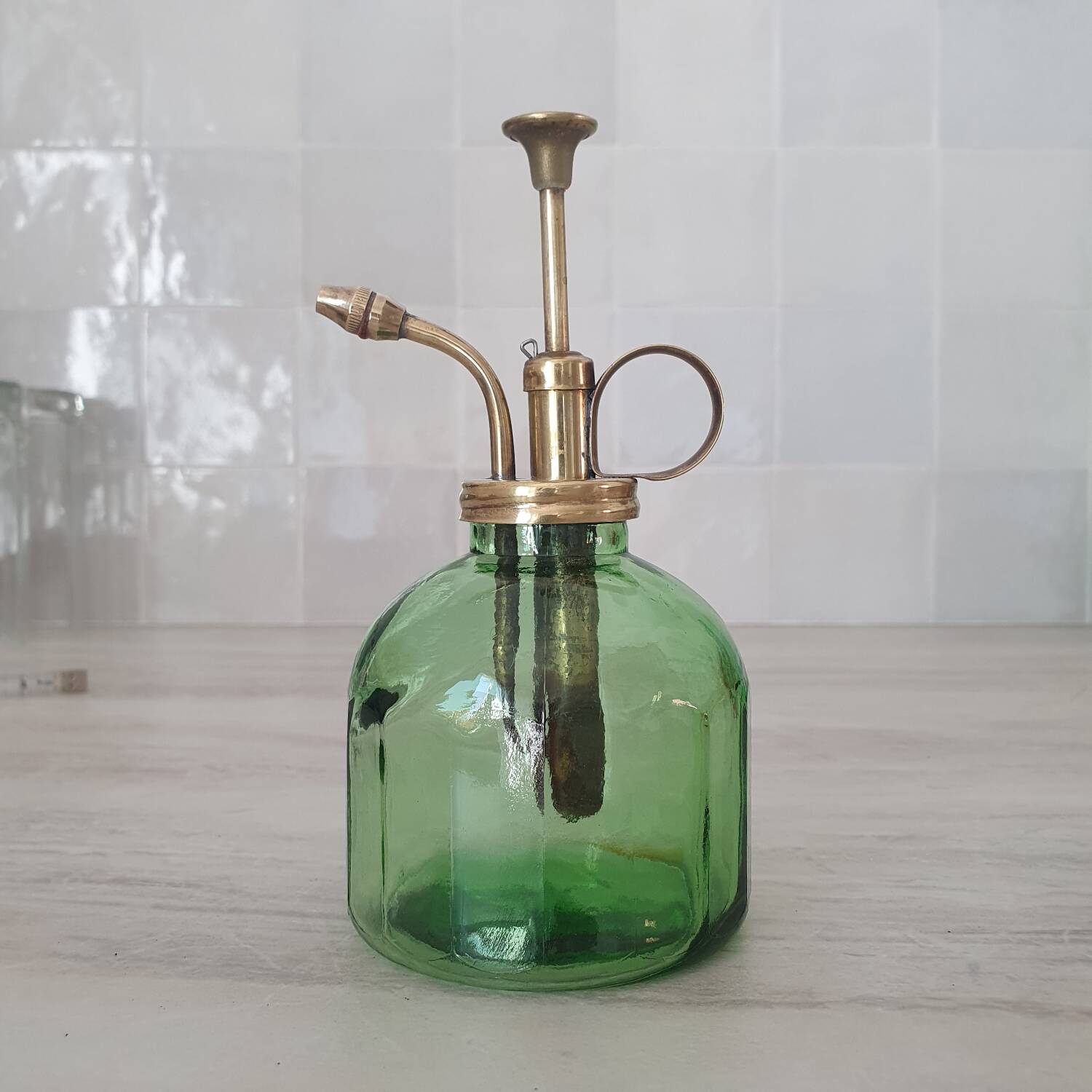 Ancien vaporisateur en laiton et verre