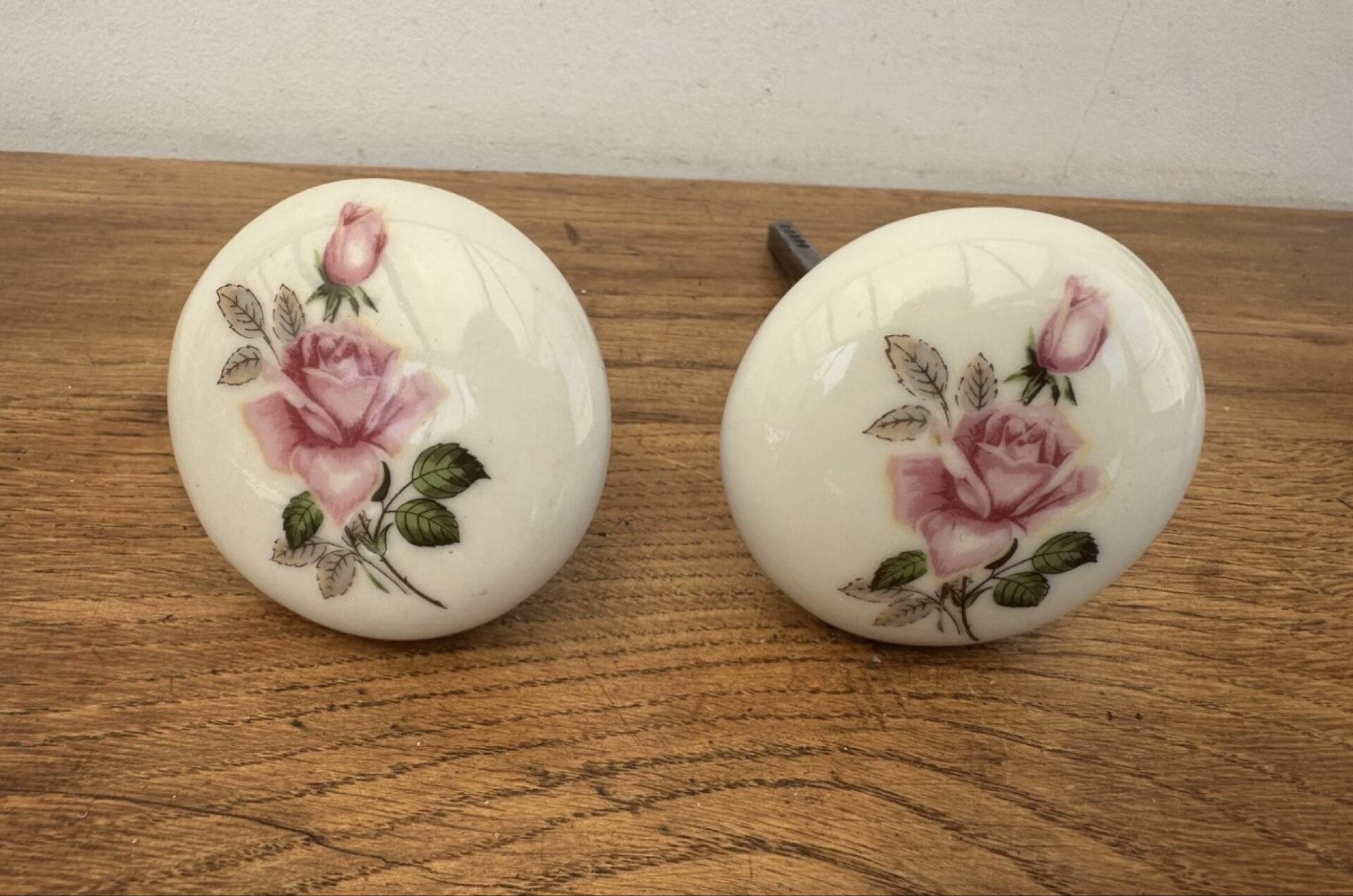 2 Large round porcelain door handles with pink flower decoration diameter