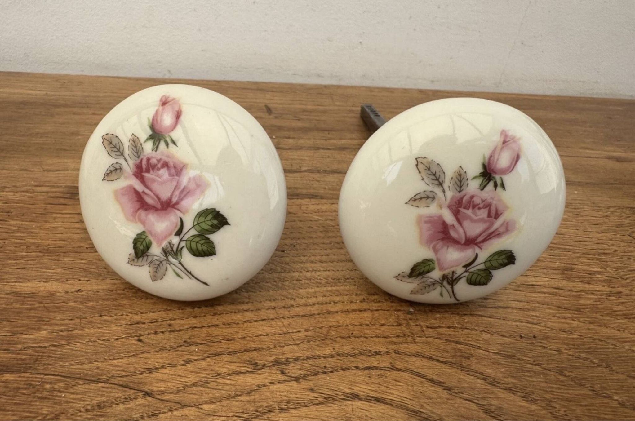 2 Large round porcelain door handles with pink flower decoration diameter