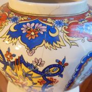 Vase à décor d'oiseaux signé y . p derevua