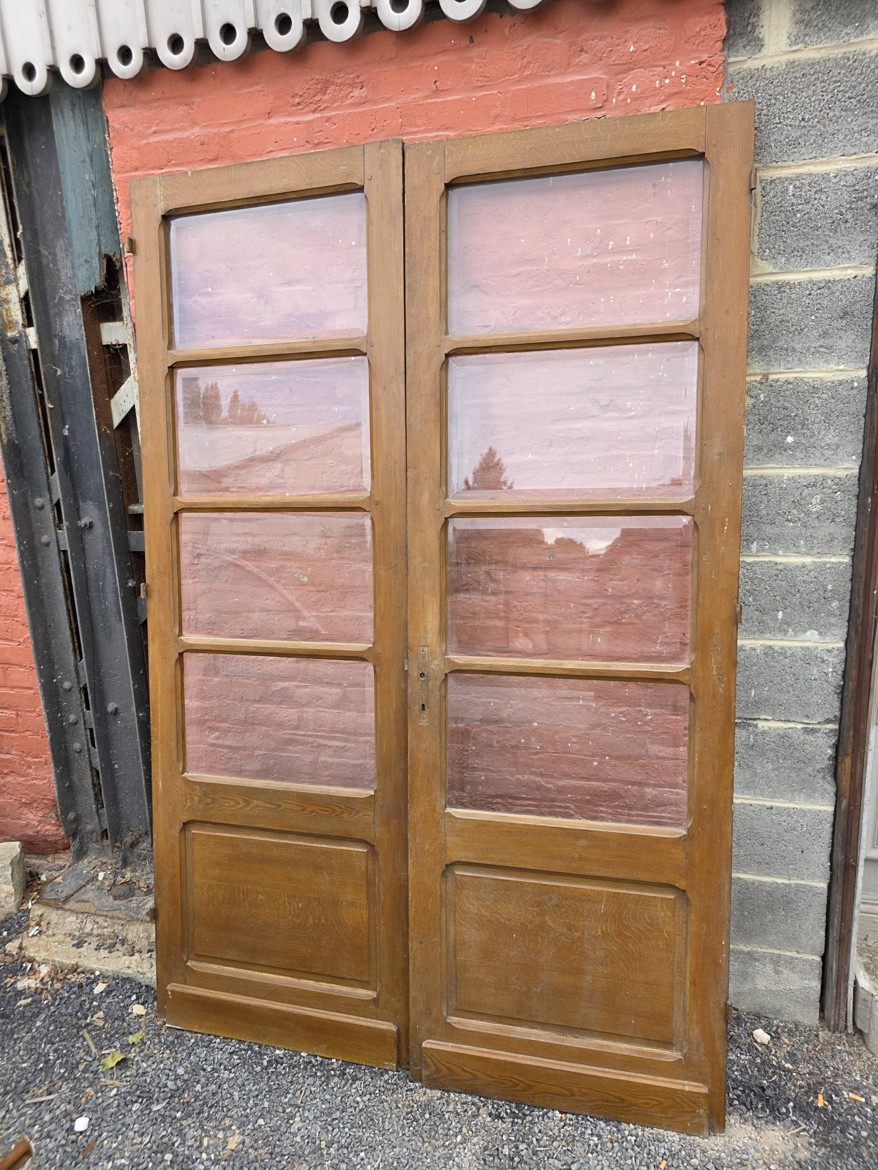 Paire de portes de séparation anciennes, verres biseautés