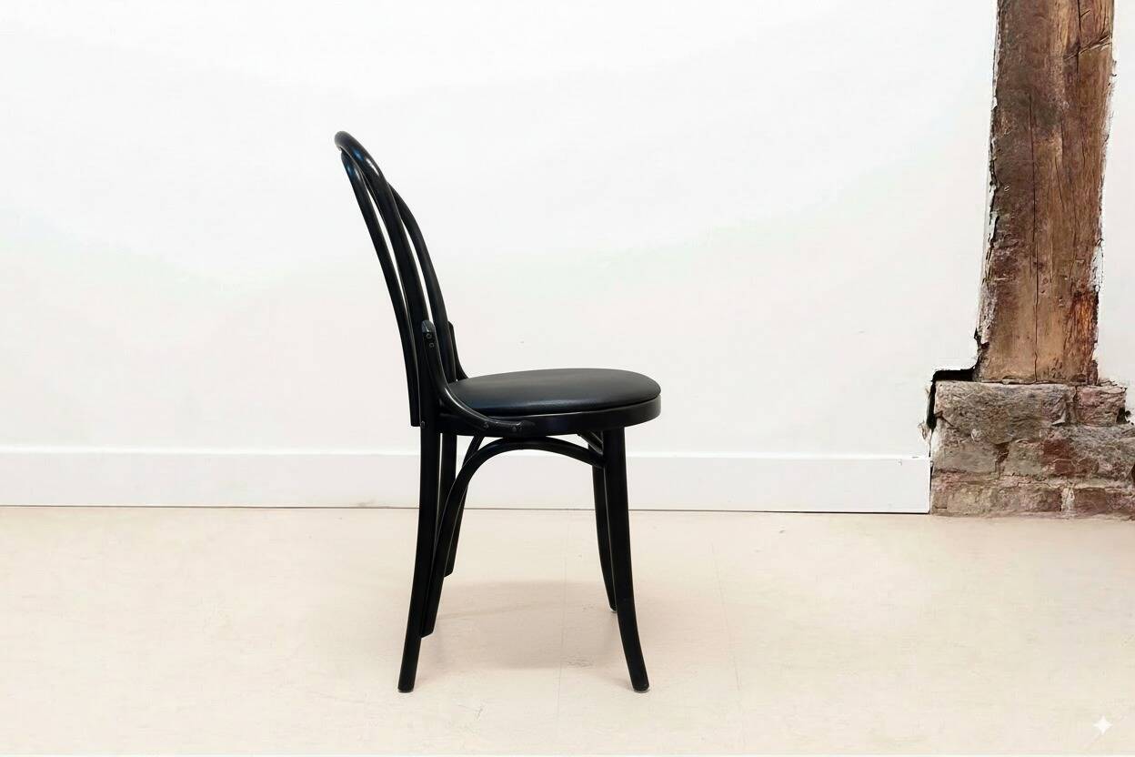 Satelliet No. 18 black upholstered bistro chair