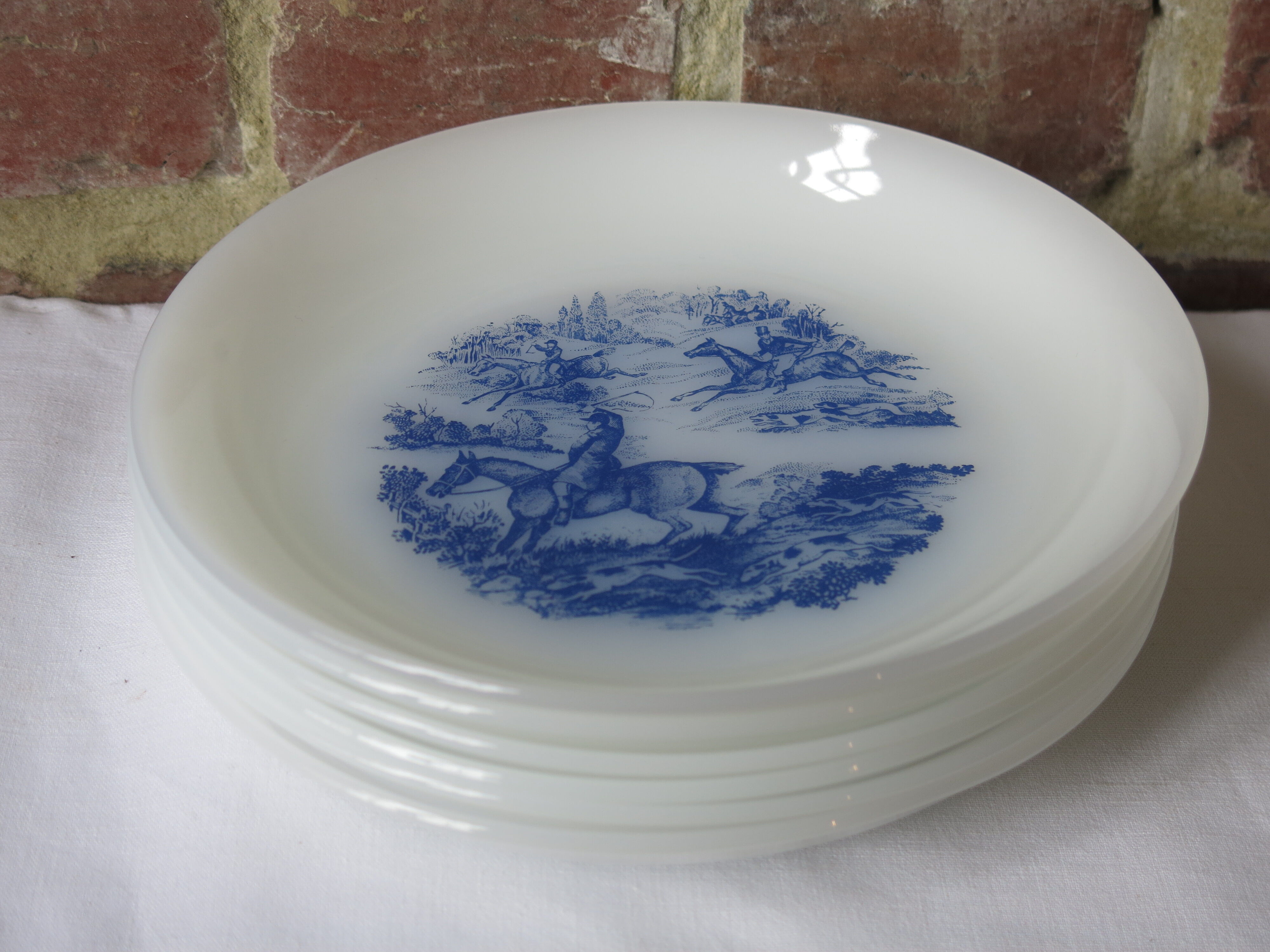 6 hollow plates from Arcopal in good condition