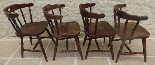 4 chaises en bois massif de style western dites “smockers chairs”, en chêne