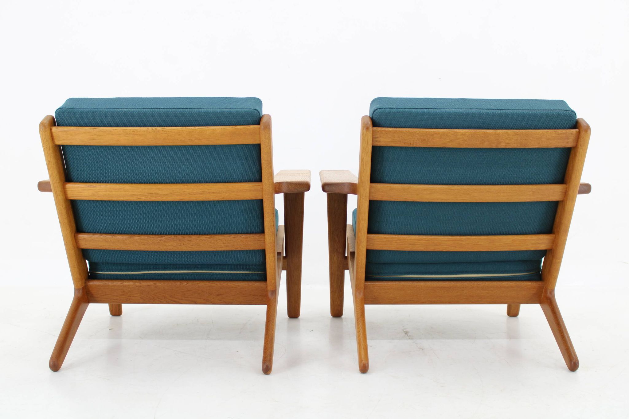 1960s Hans J. Wegner Pair of GE 290 Armchairs in Oak for Getama, Denmark