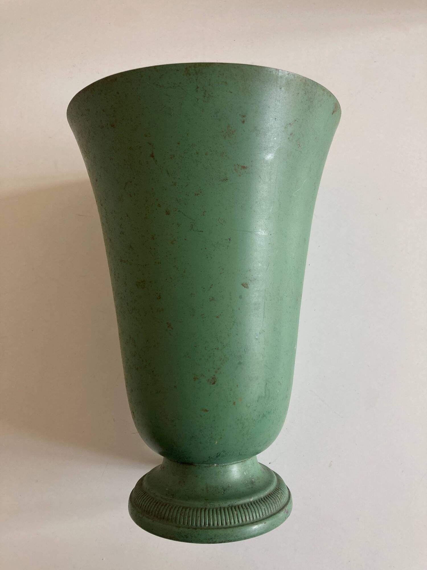 Neo-classical Medici vase in lacquered metal with original patina, 1960