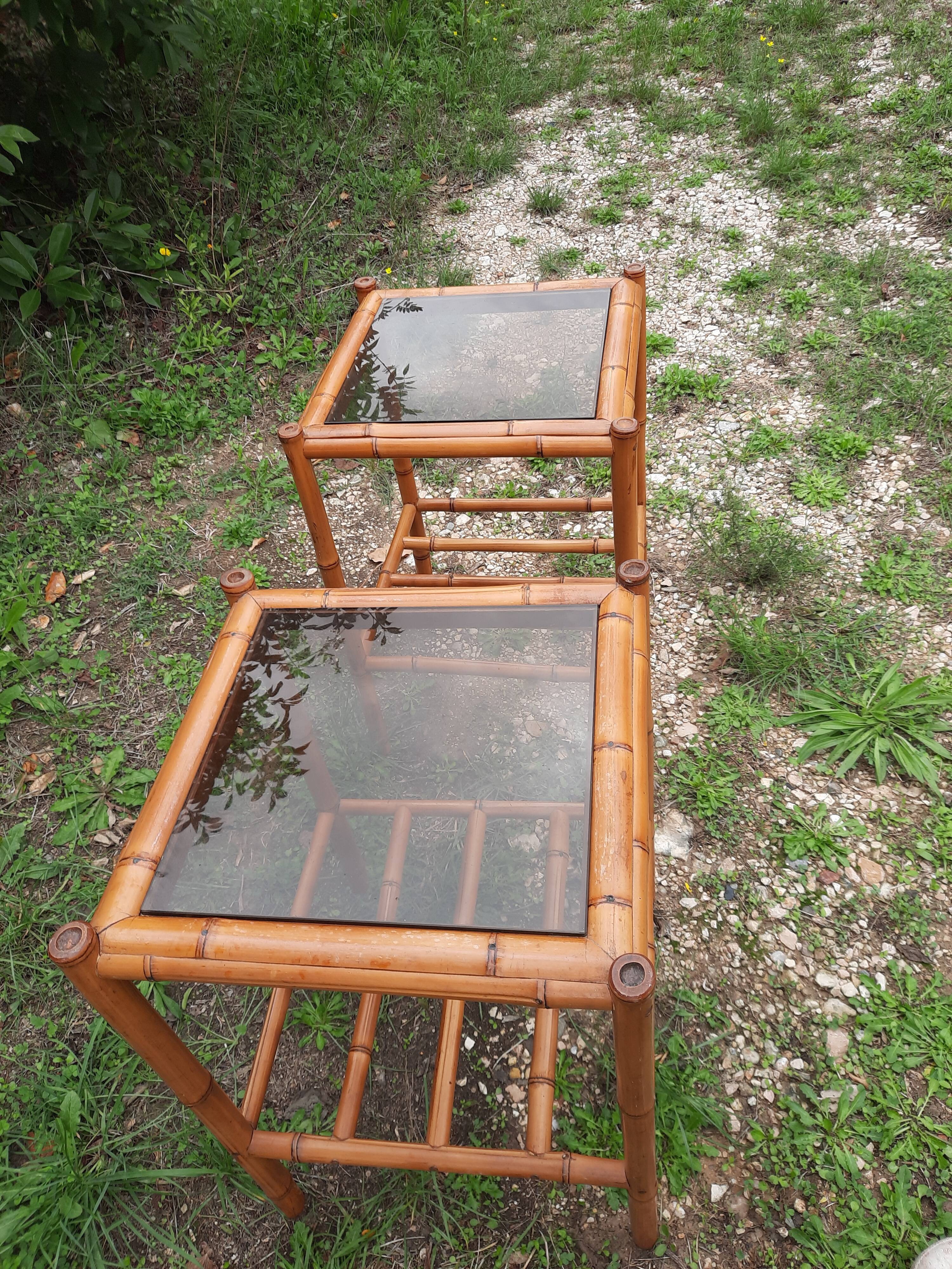 Paire de tables bambou et verre fumé