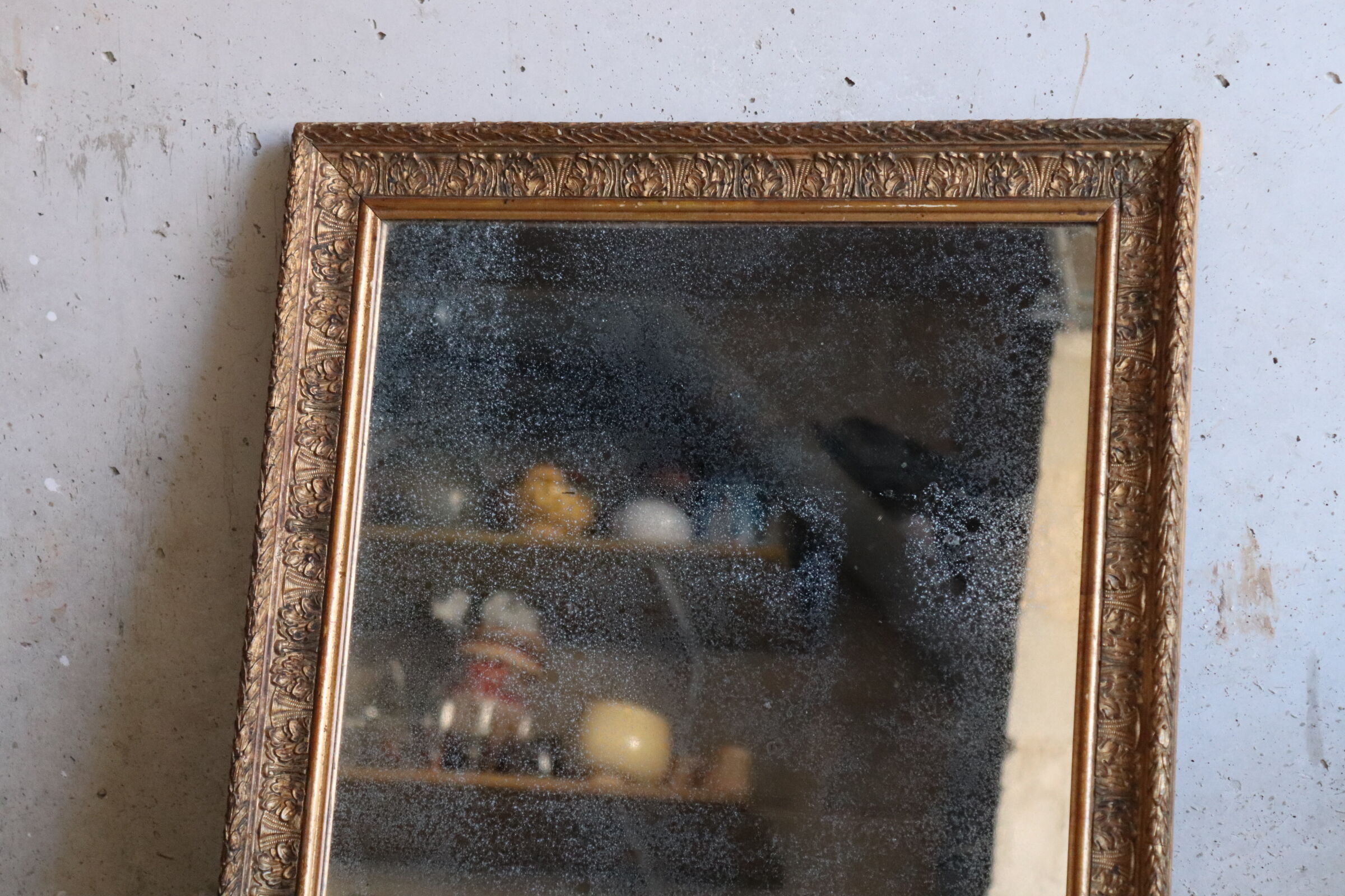 Antique mirror in wood and stucco