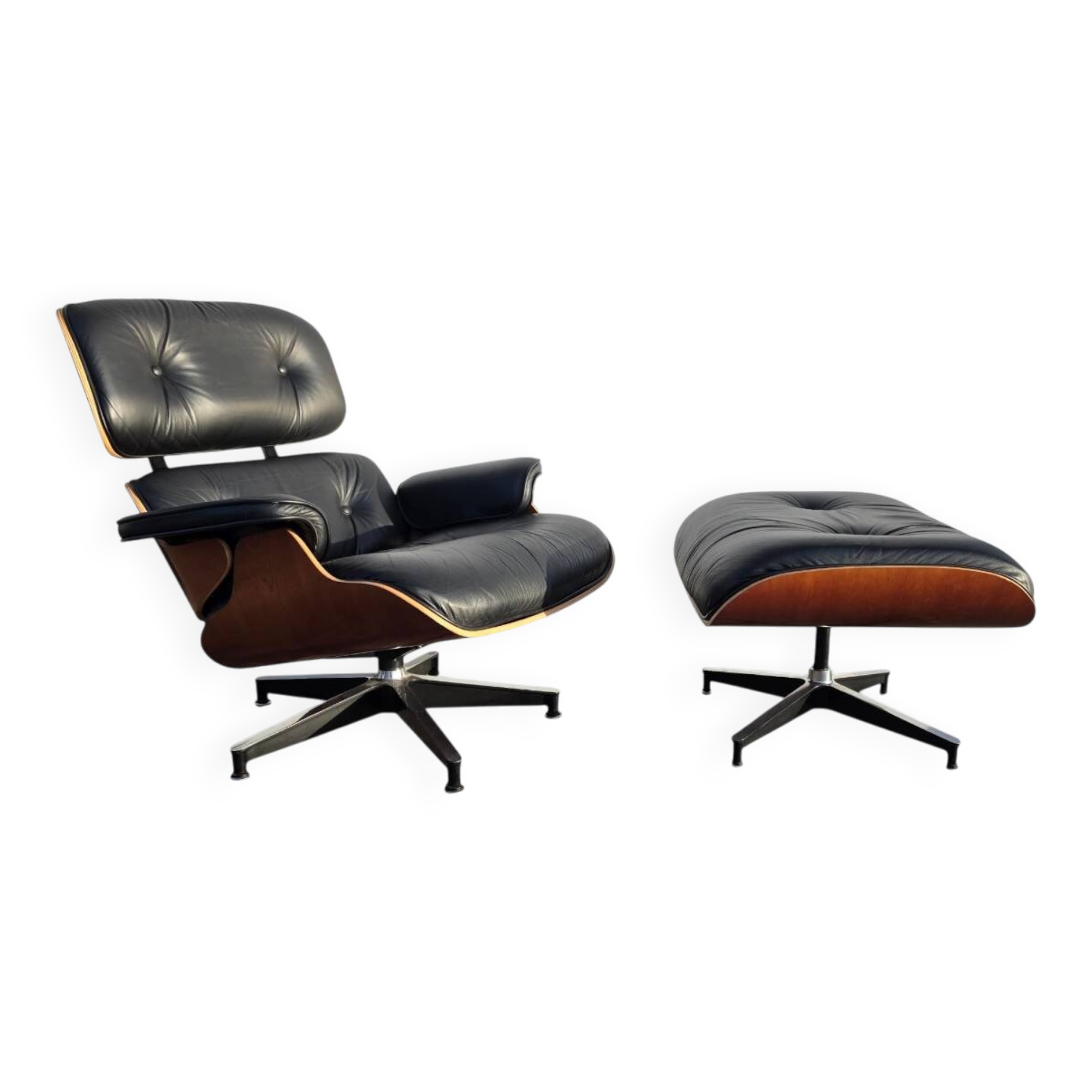 Fauteuil et repose-pieds Herman Miller Original Eames, noir et cerisier