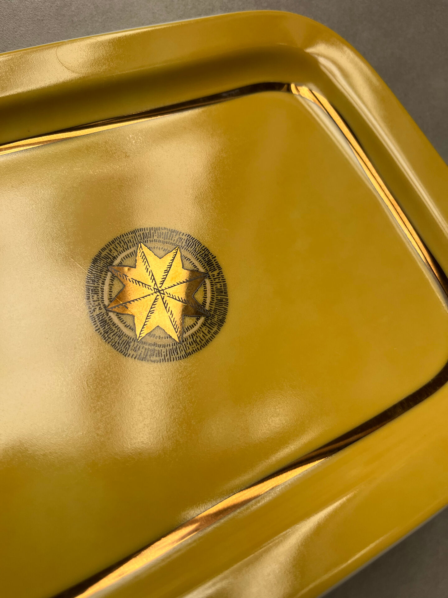 Porcelain cake dish with gold decoration, Moon and Sun