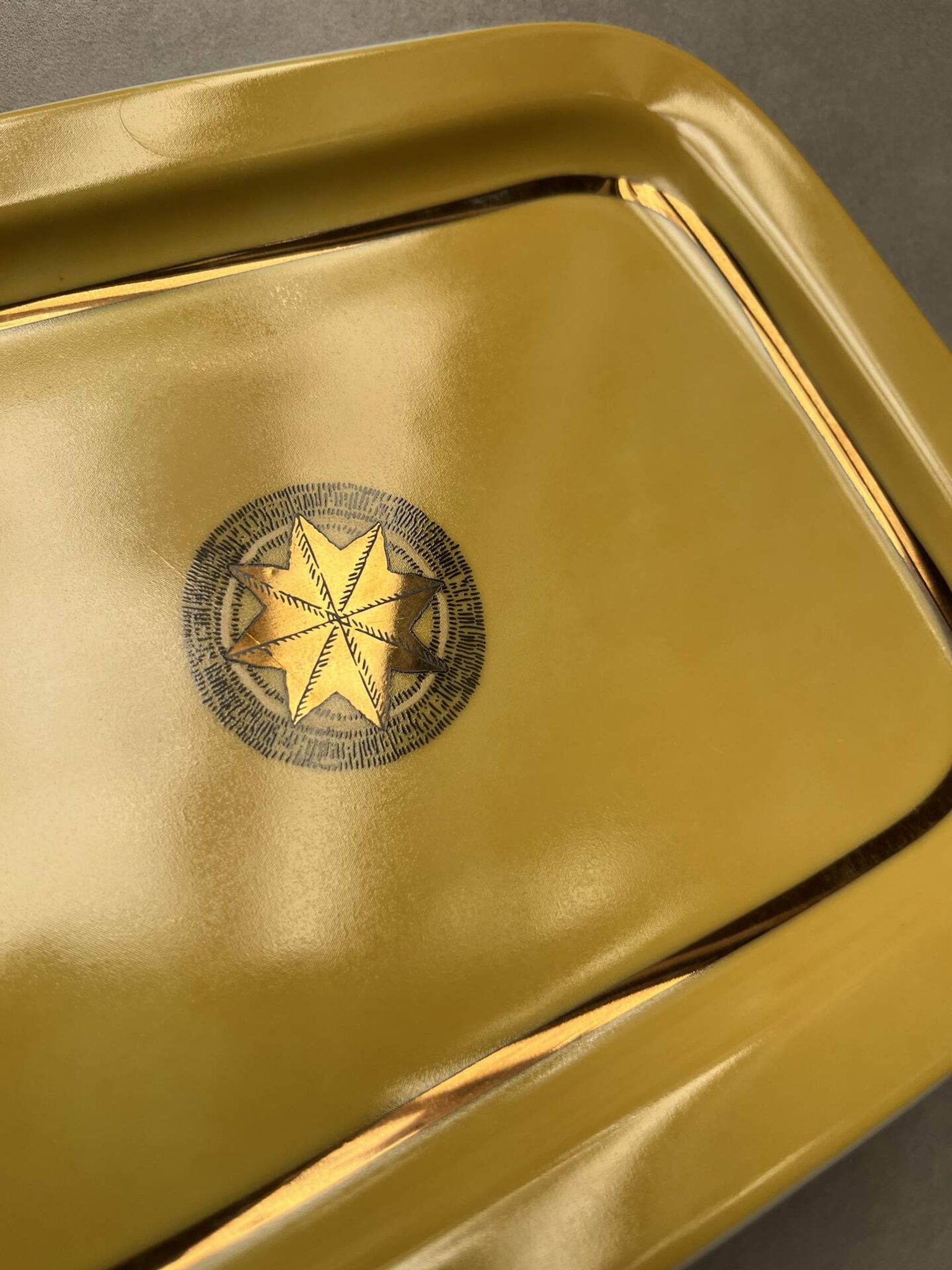Porcelain cake dish with gold decoration, Moon and Sun