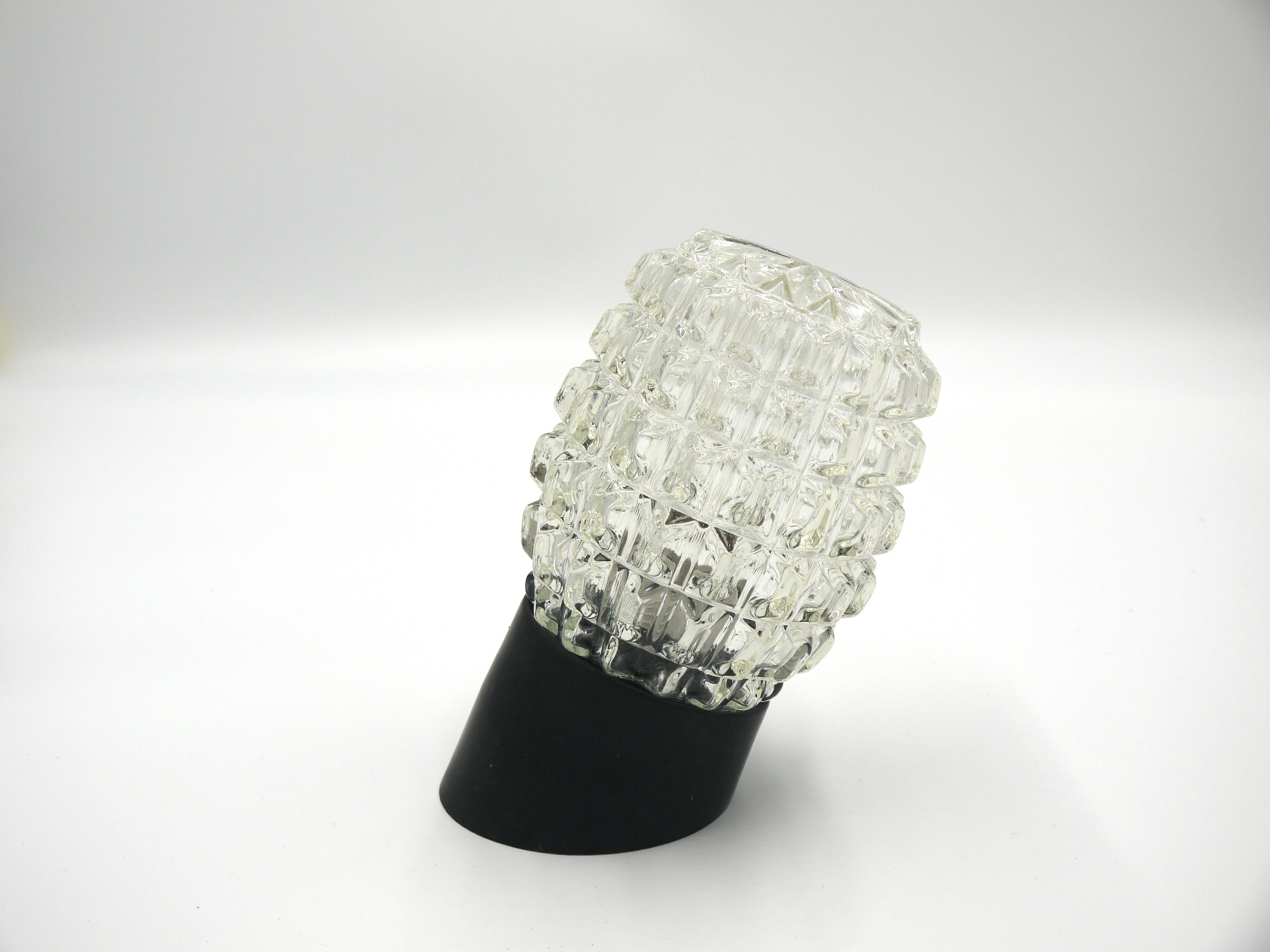 Oblique ceiling lamp in molded glass