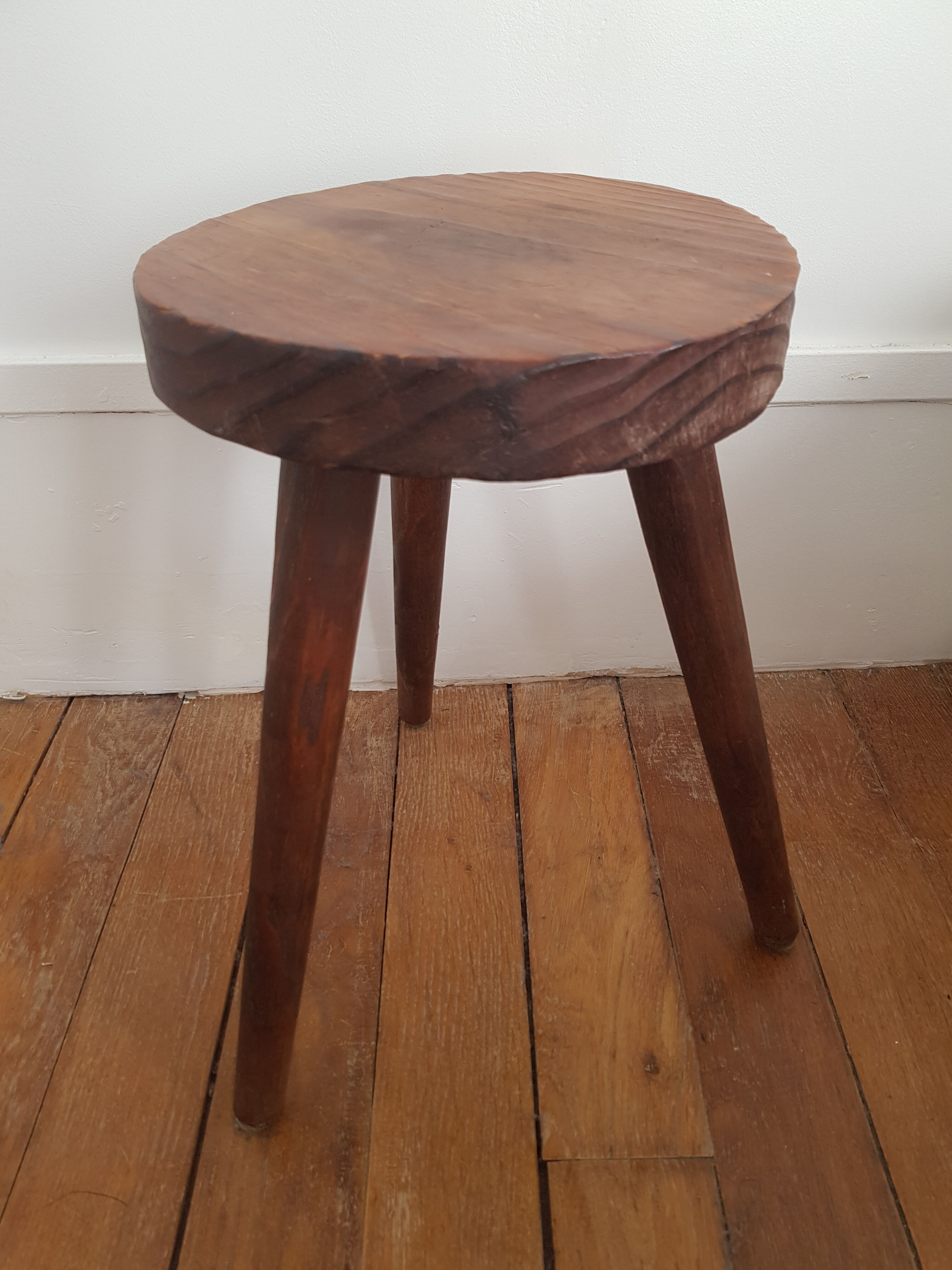 Tripod stool