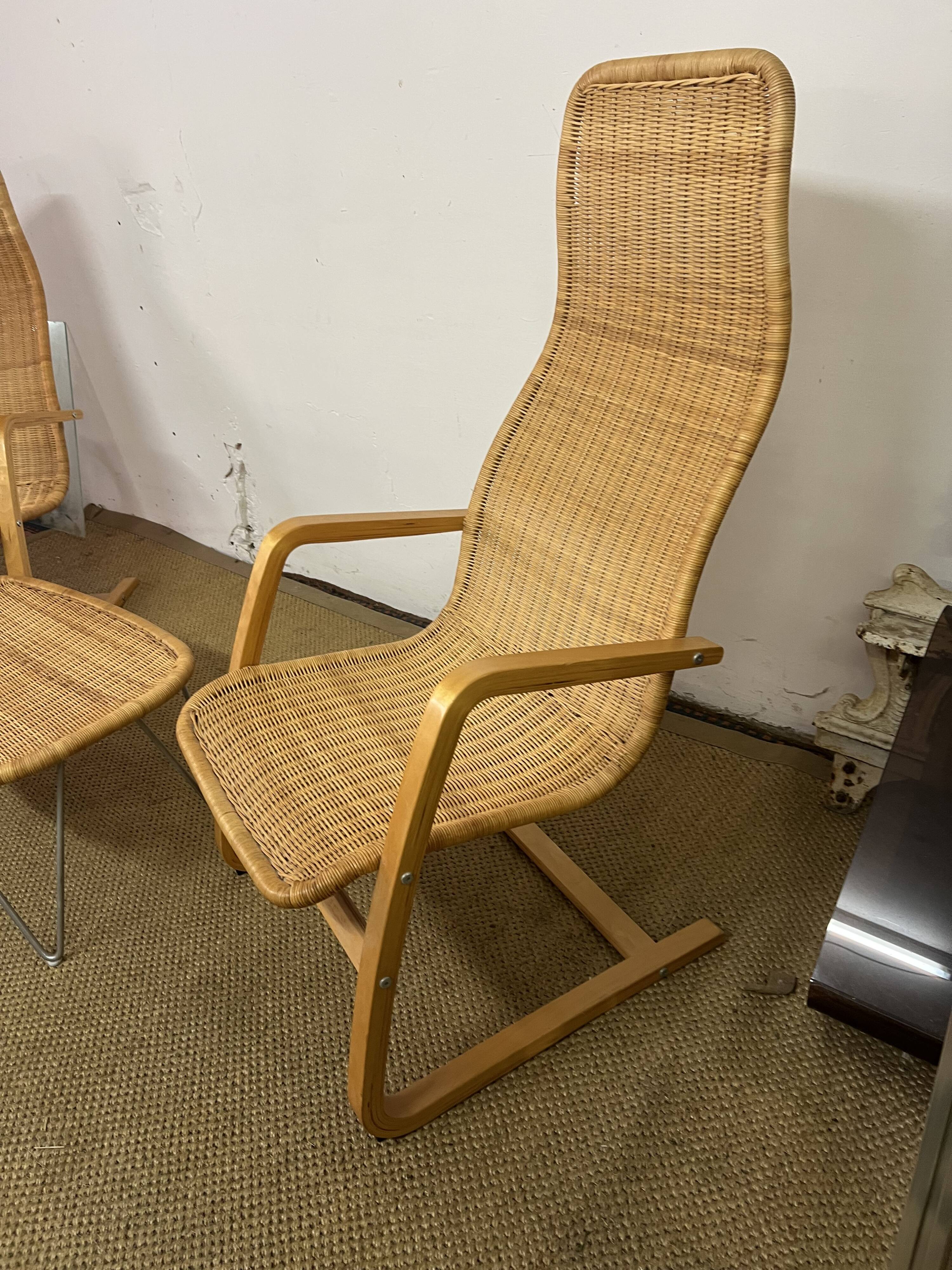 Superbe Ensemble Chaises et petite table en Osier