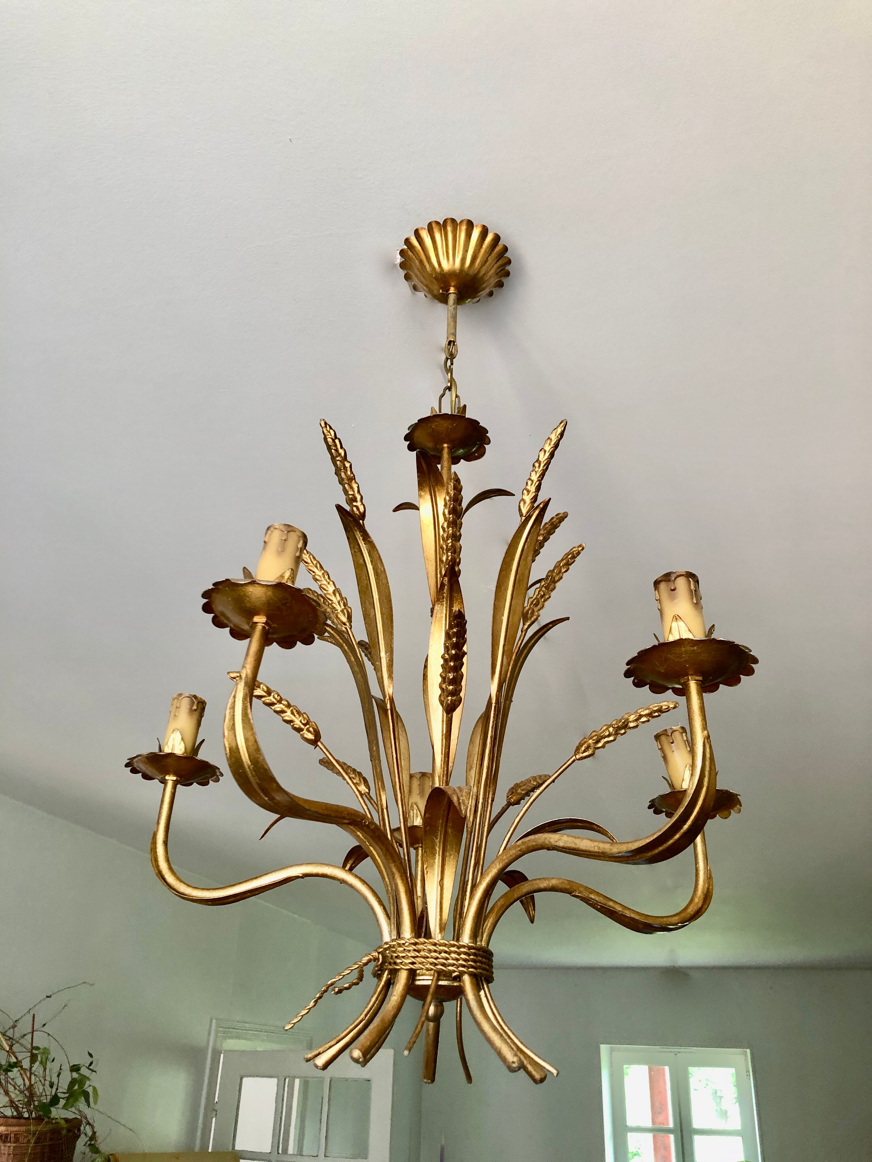 Golden suspension 5 fires with a bouquet of ears of wheat