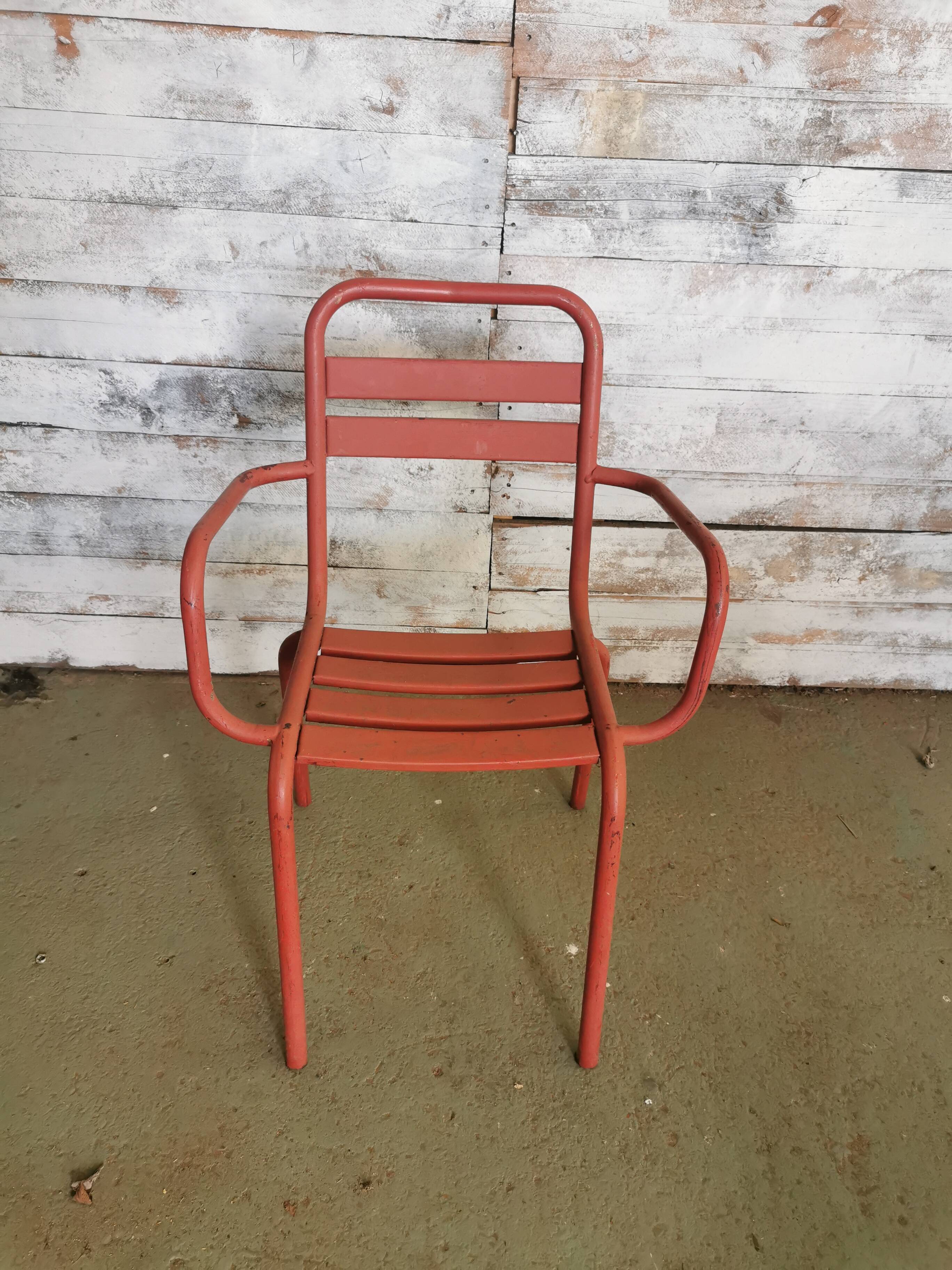 Chaise metalique bistrot