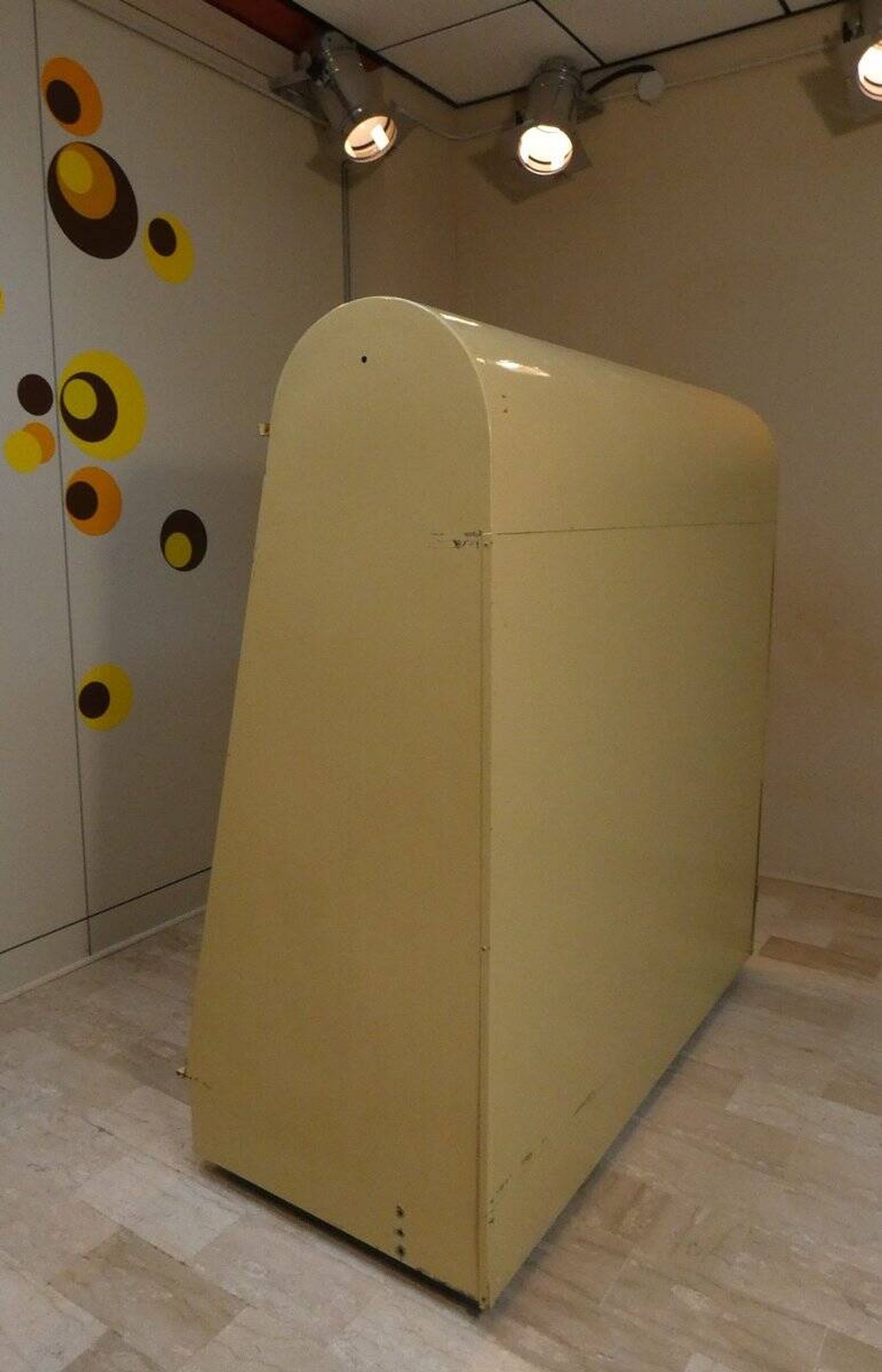 Painted iron display stand, Italy, 1960s.